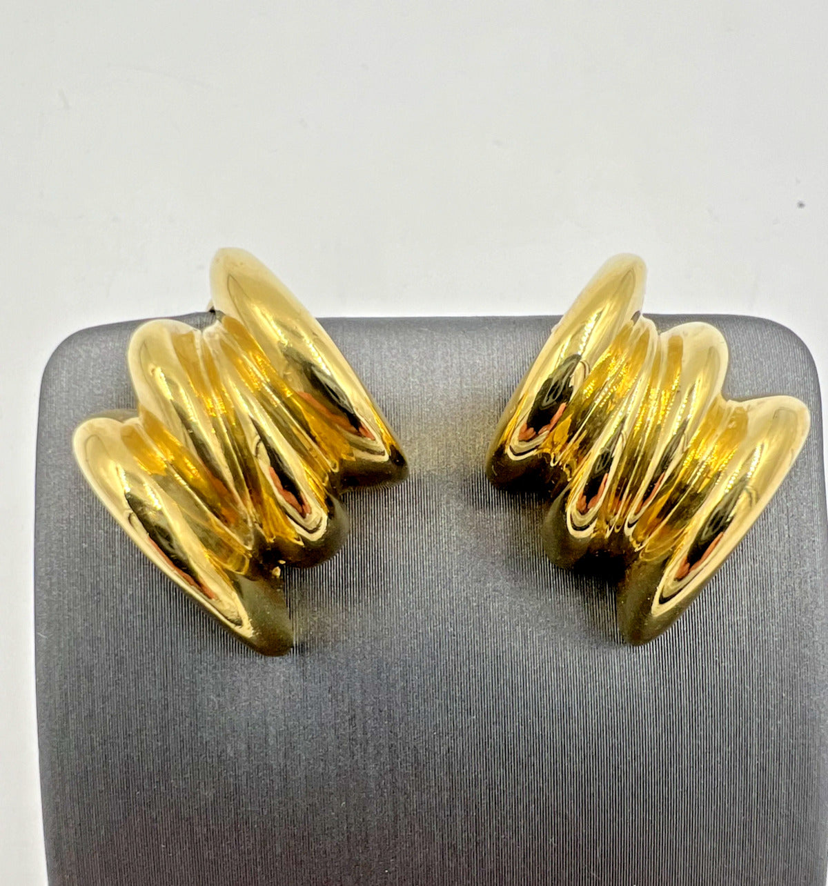 Estate Tiffany Ribbed Yellow Gold Clip On Earrings