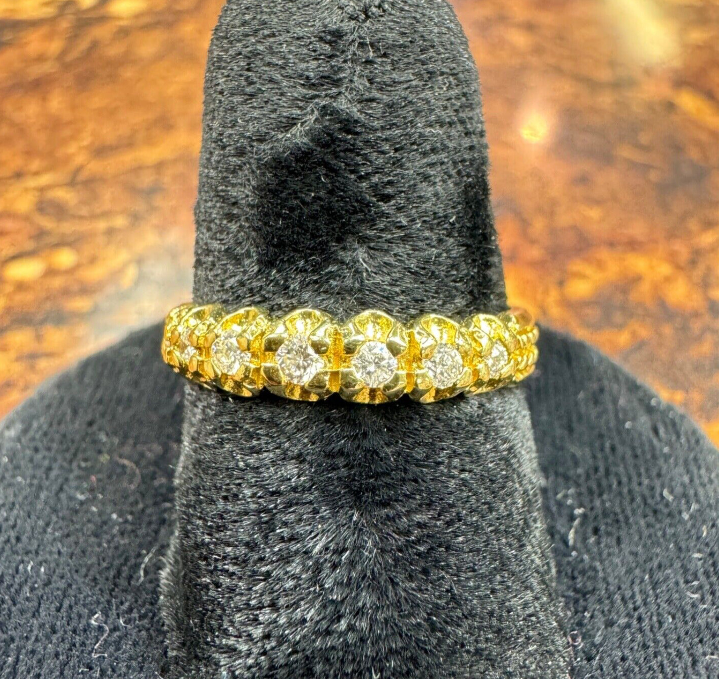 Vintage 18K Yellow Gold Diamond band ring stone