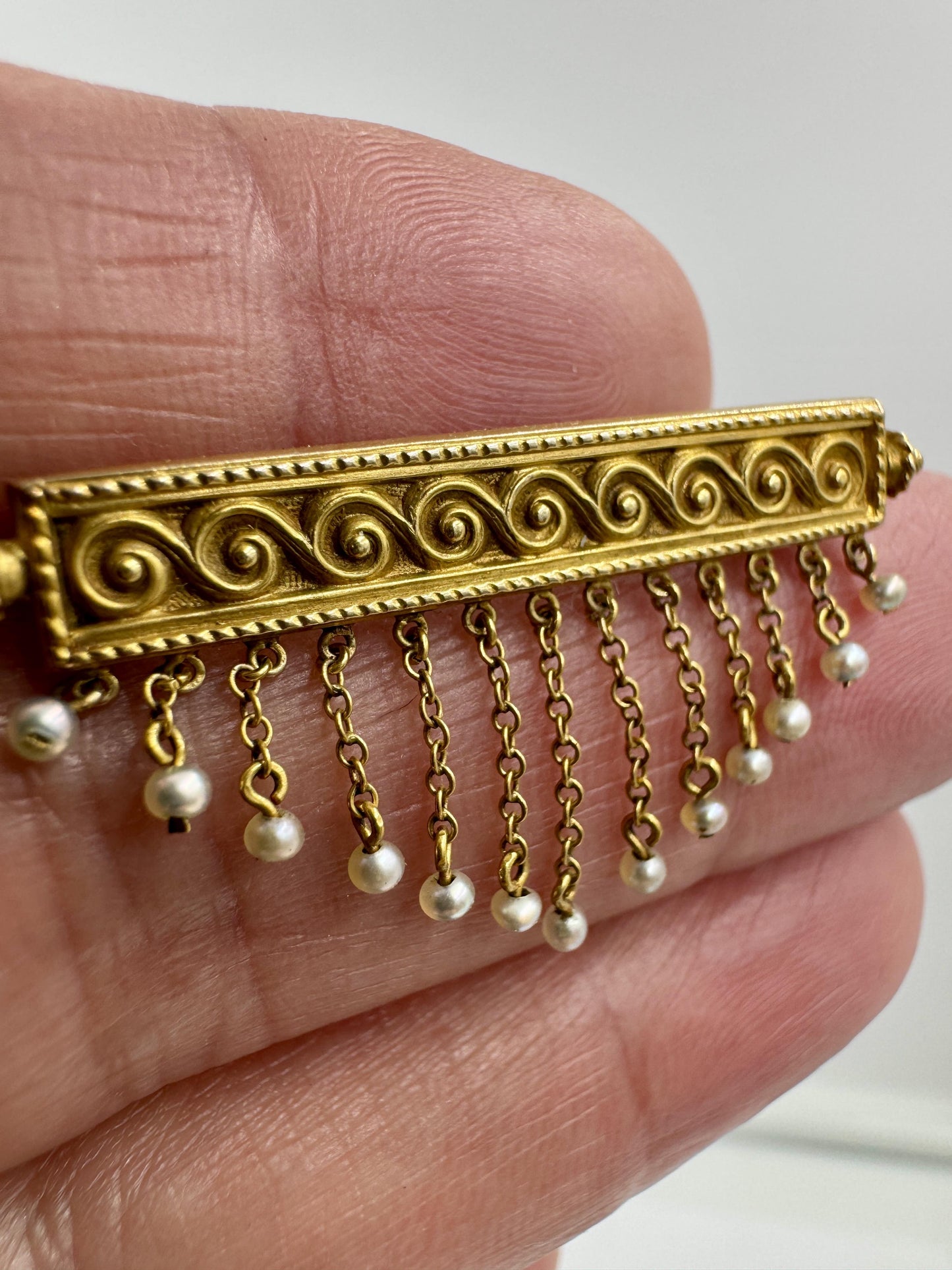 Victorian 10k yellow gold bar brooch pin with dangling pearls