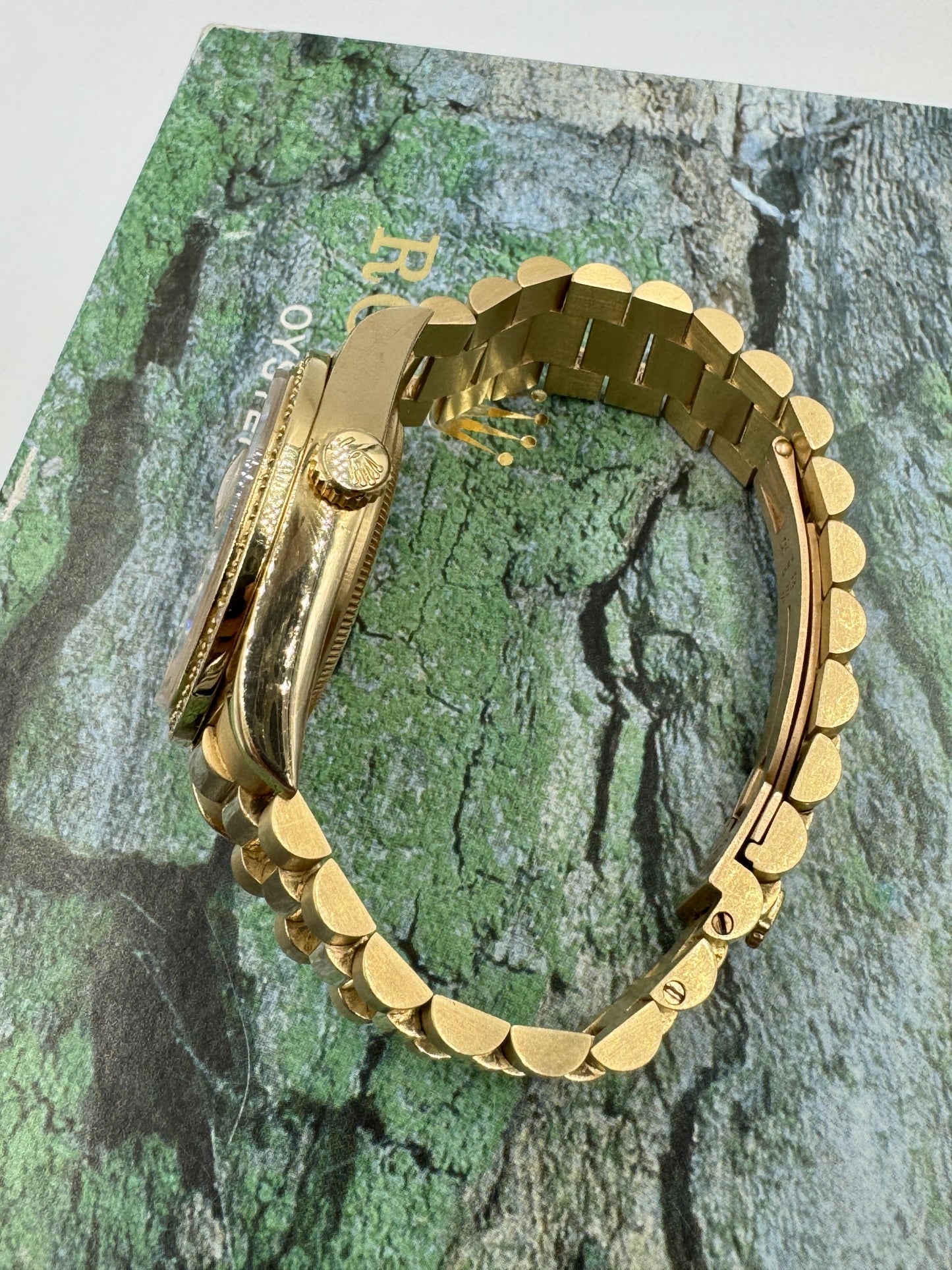 Rolex Presidential Day Date 18038 18k Diamond dial and Bezel