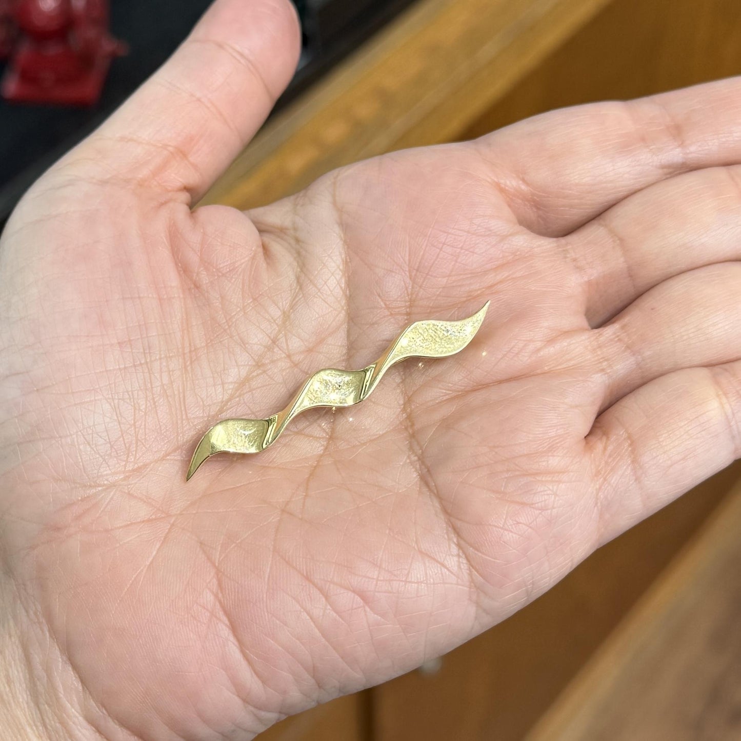 Tiffany & Co. Paloma Picasso Single Wave Brooch 18k Yellow Gold