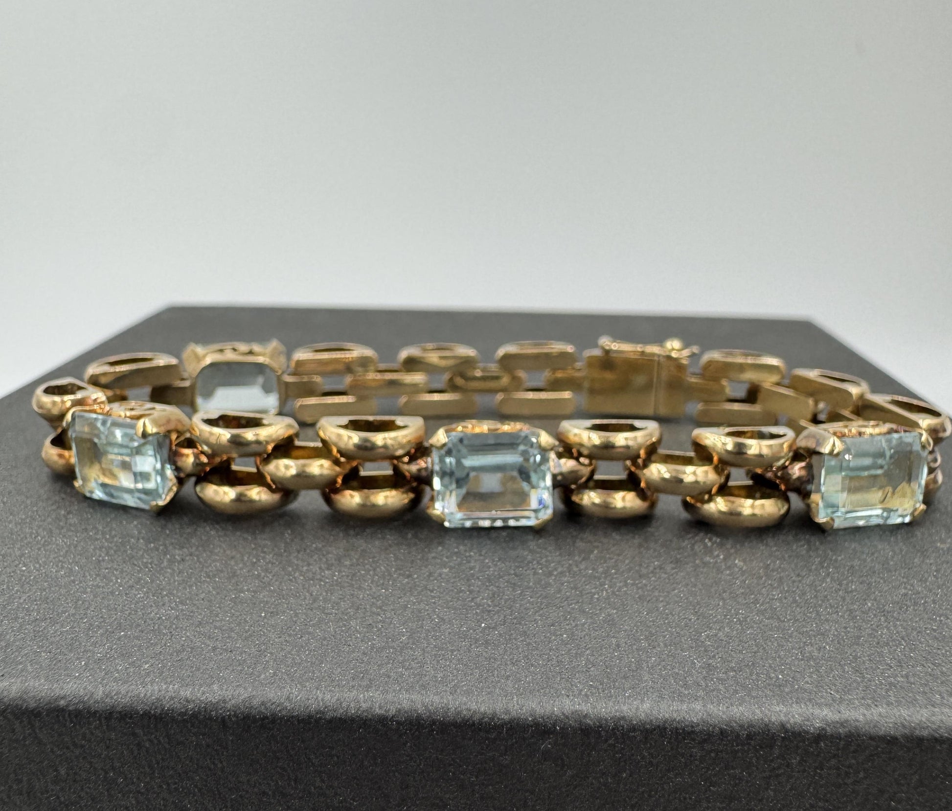 Retro 18k Gold Aquamarine Station Link Bracelet 7.5"