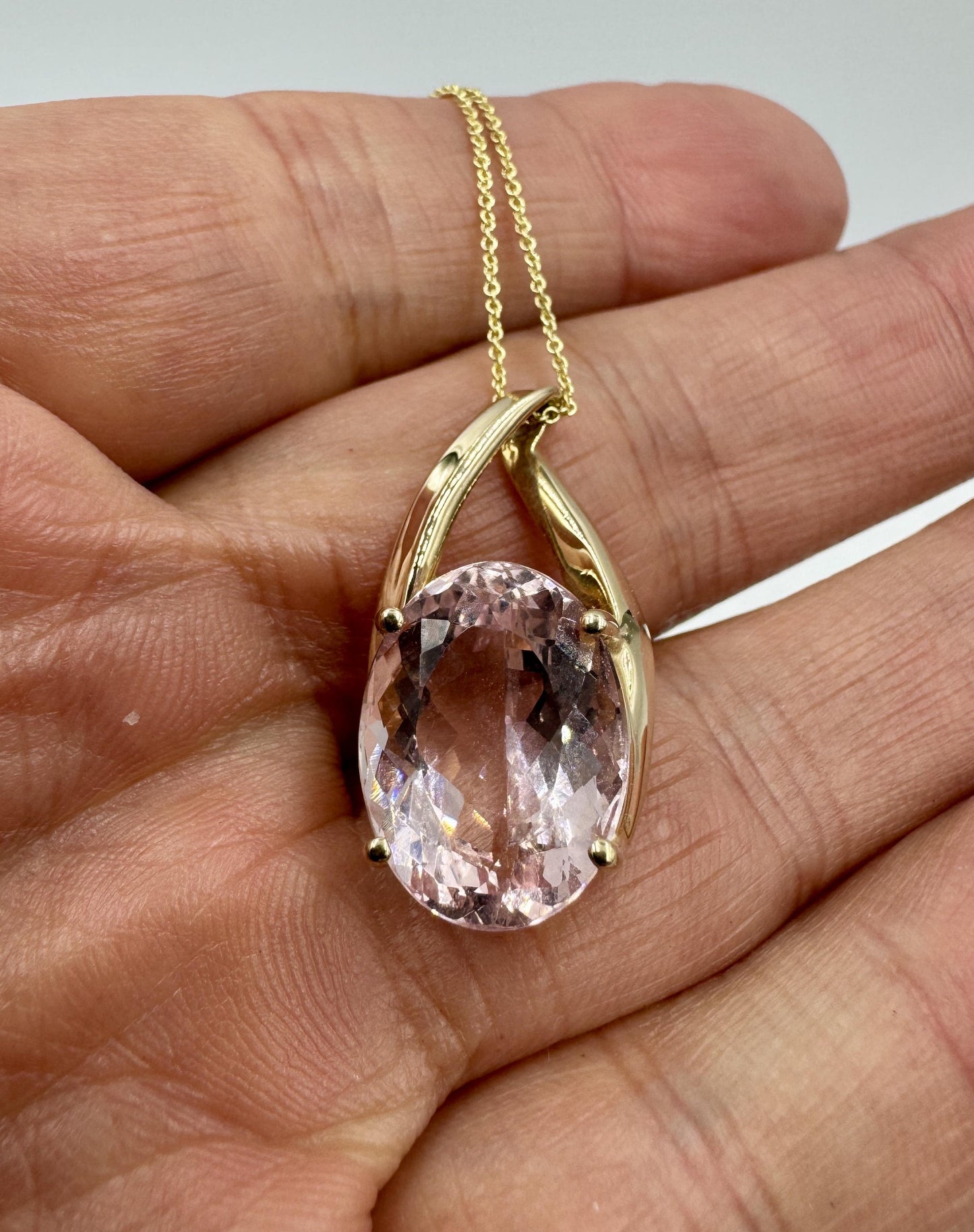 Stunning 8.50ct Oval Morganite 14k Yellow Gold Pendant Necklace