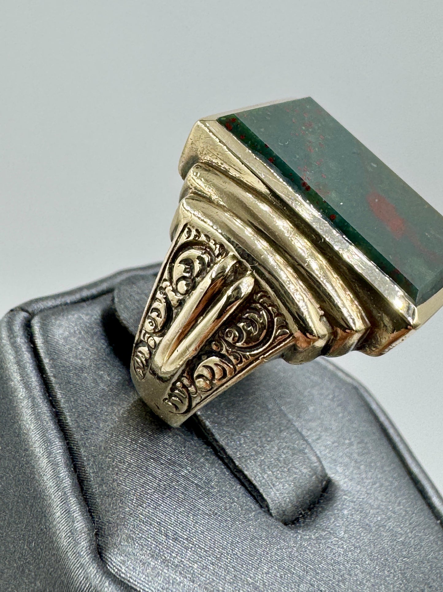 Art Deco 10k Yellow Gold Bloodstone Gents Ring
