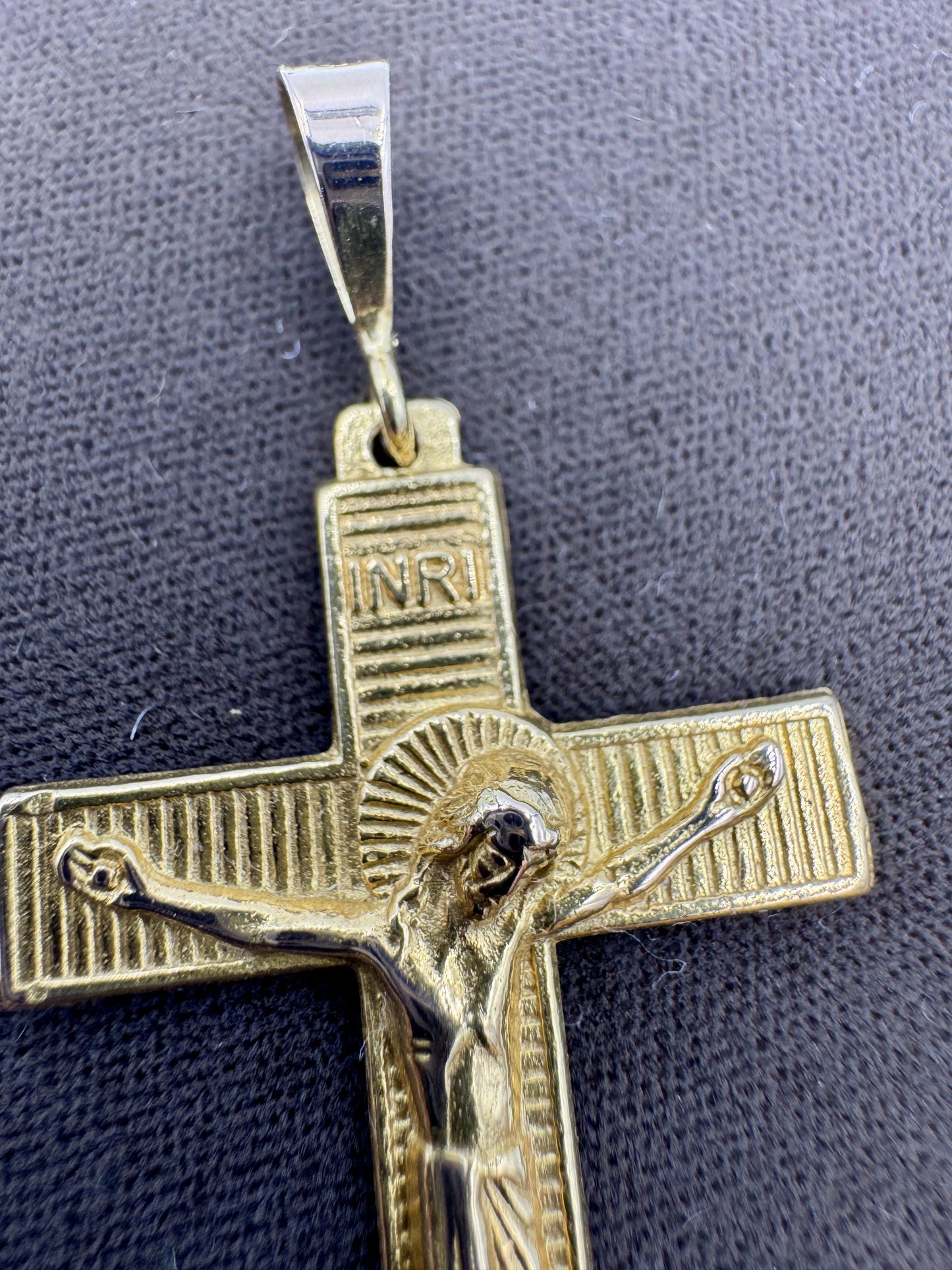 Vintage 18k Yellow Gold Crucifix Pendant Religious