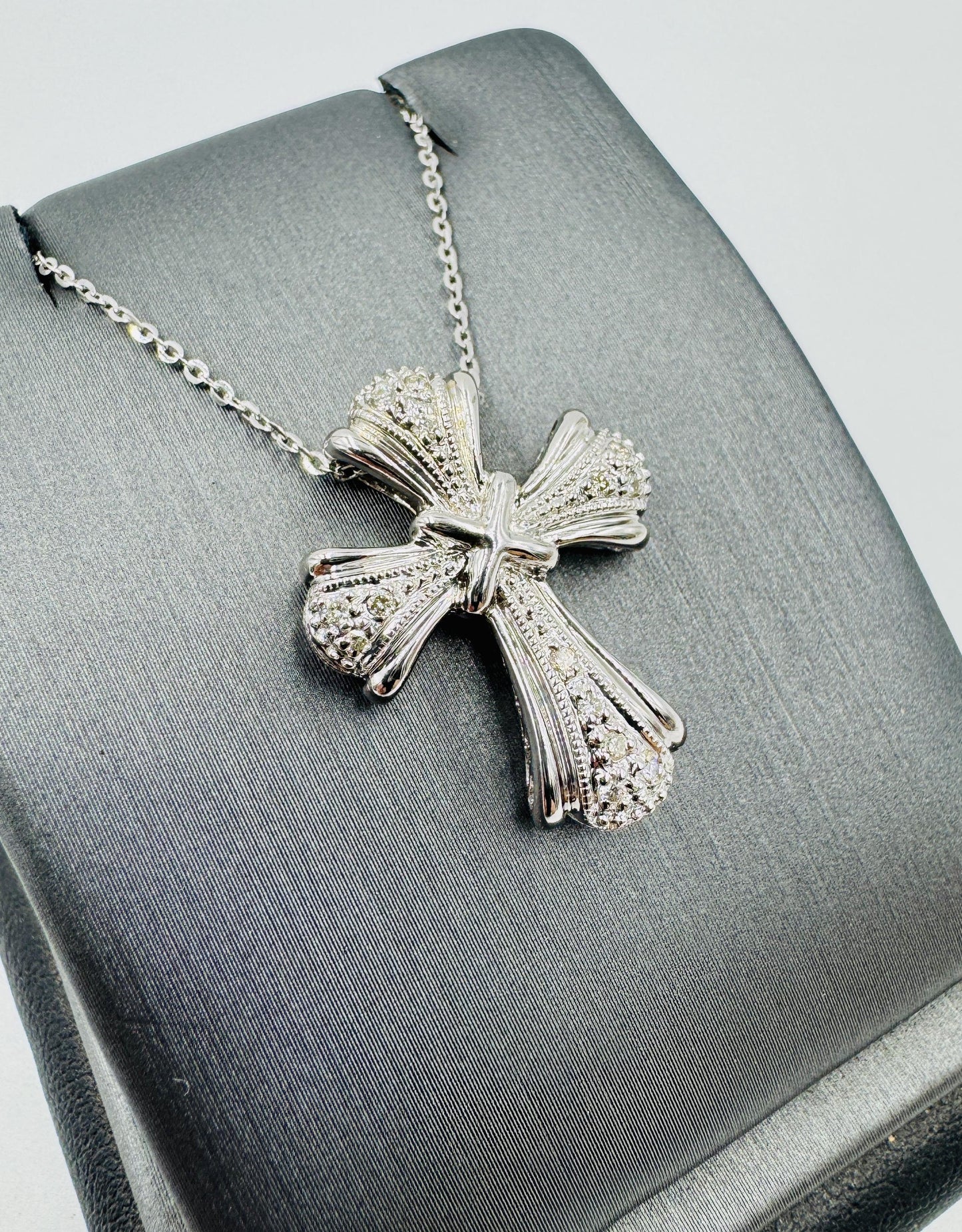 Vintage 14k White Gold diamond Cross Pendant Necklace 16"