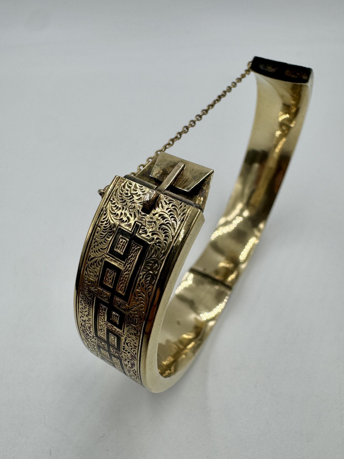 Vtg Antique Gold Filled Victorian Black Enamel Ornate Hinged Bangle Bracelet