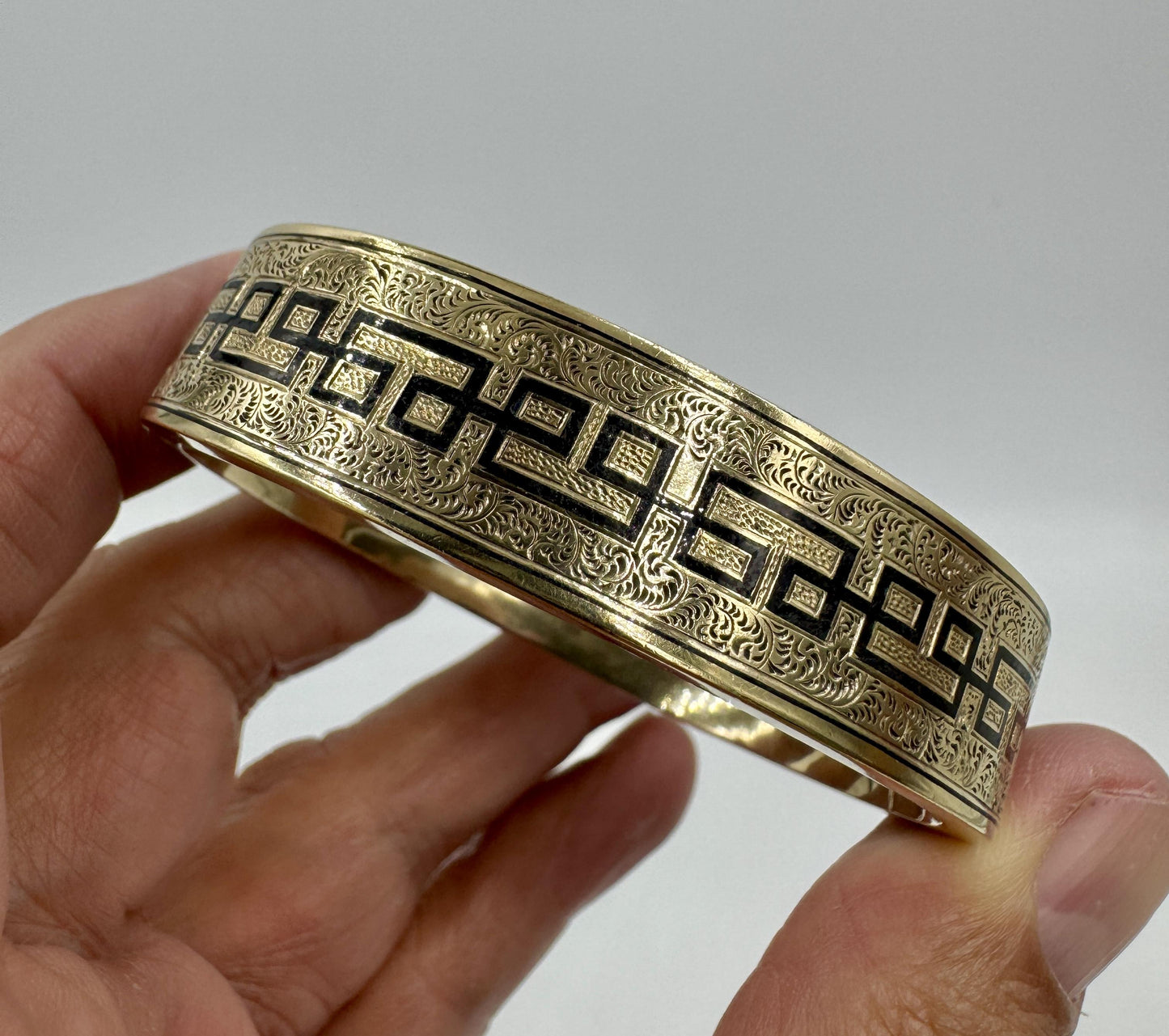 Vtg Antique Gold Filled Victorian Black Enamel Ornate Hinged Bangle Bracelet