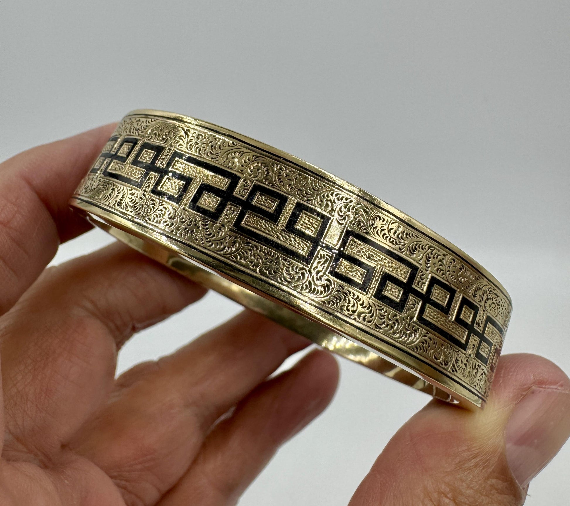 Vtg Antique Gold Filled Victorian Black Enamel Ornate Hinged Bangle Bracelet