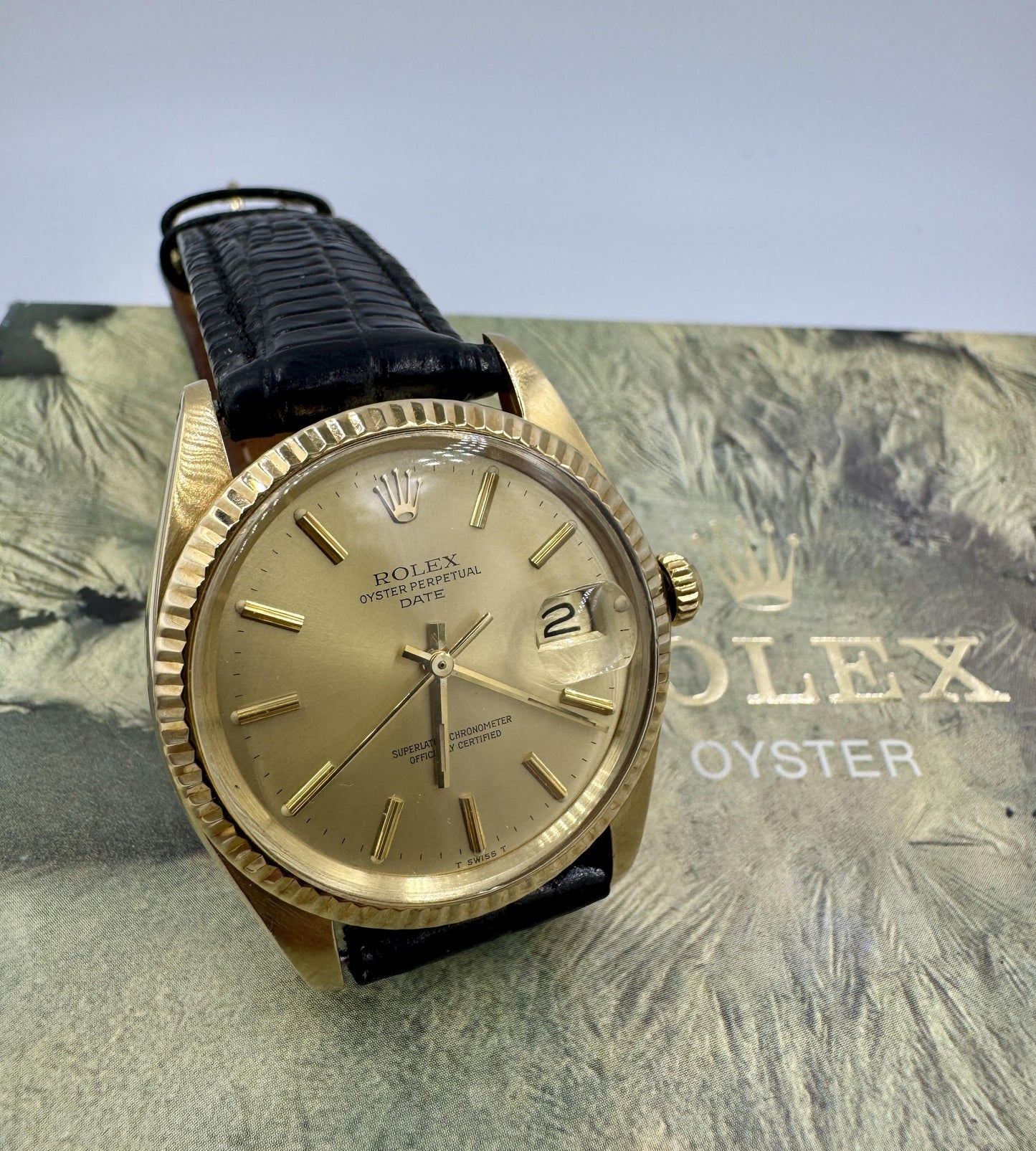 Vintage Rolex Oyster Perpetual Date 14K Yellow Gold Champagne 34mm 1503 Watch