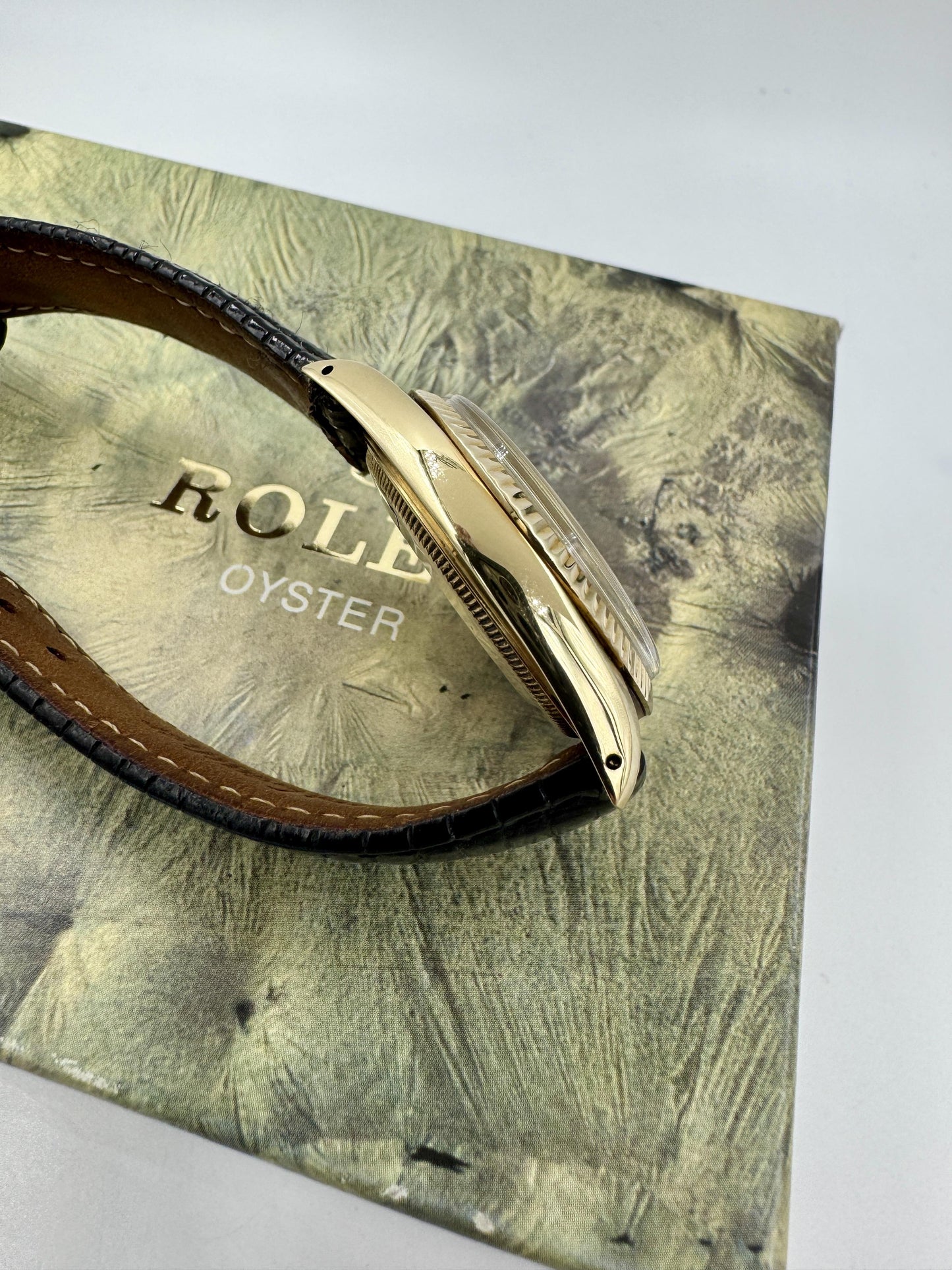 Vintage Rolex Oyster Perpetual Date 14K Yellow Gold Champagne 34mm 1503 Watch