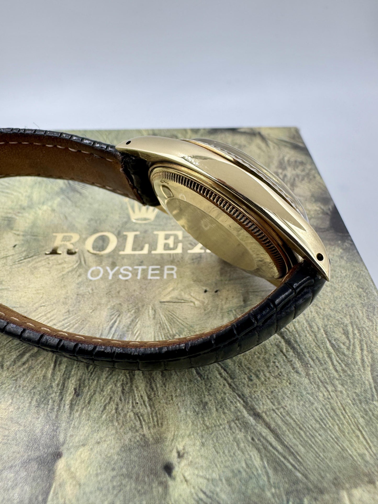 Vintage Rolex Oyster Perpetual Date 14K Yellow Gold Champagne 34mm 1503 Watch