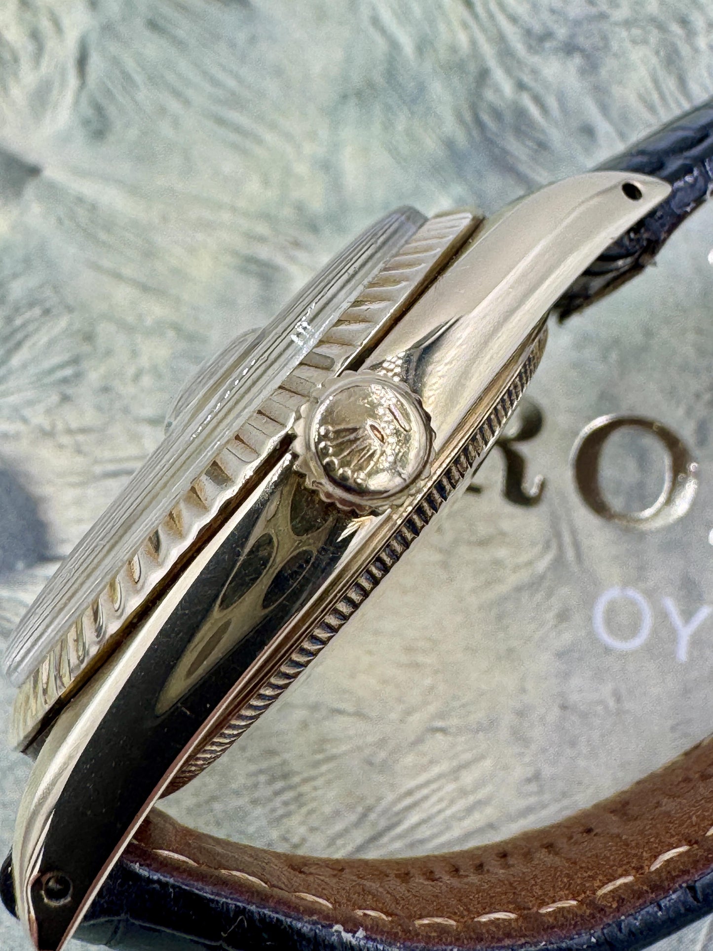 Vintage Rolex Oyster Perpetual Date 14K Yellow Gold Champagne 34mm 1503 Watch