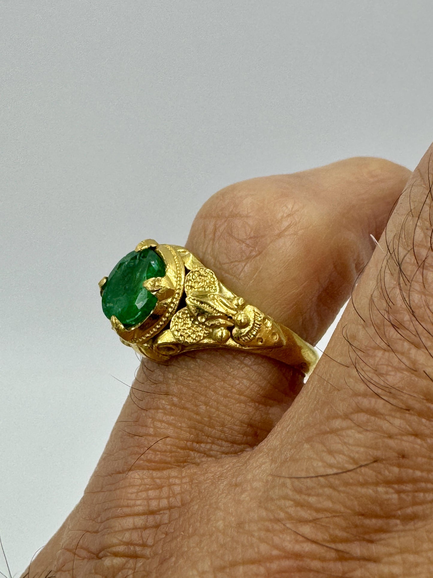 Vintage 22k Gold Emerald Hand Made Ring 6sz 7.5gr