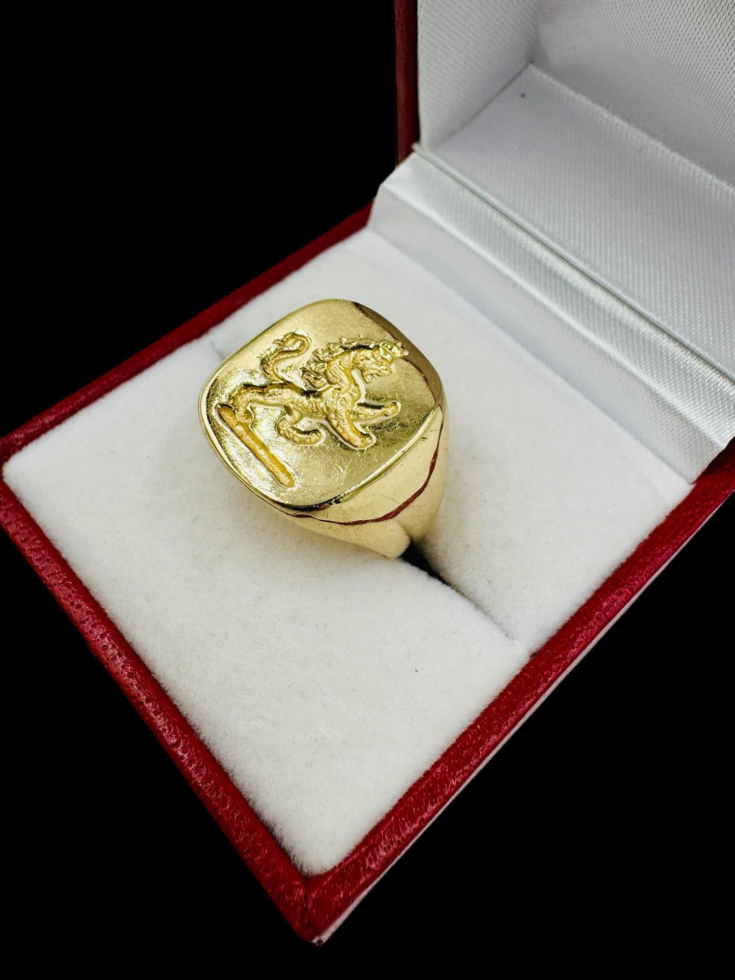 Vintage 14k Yellow gold Lion Signet Ring