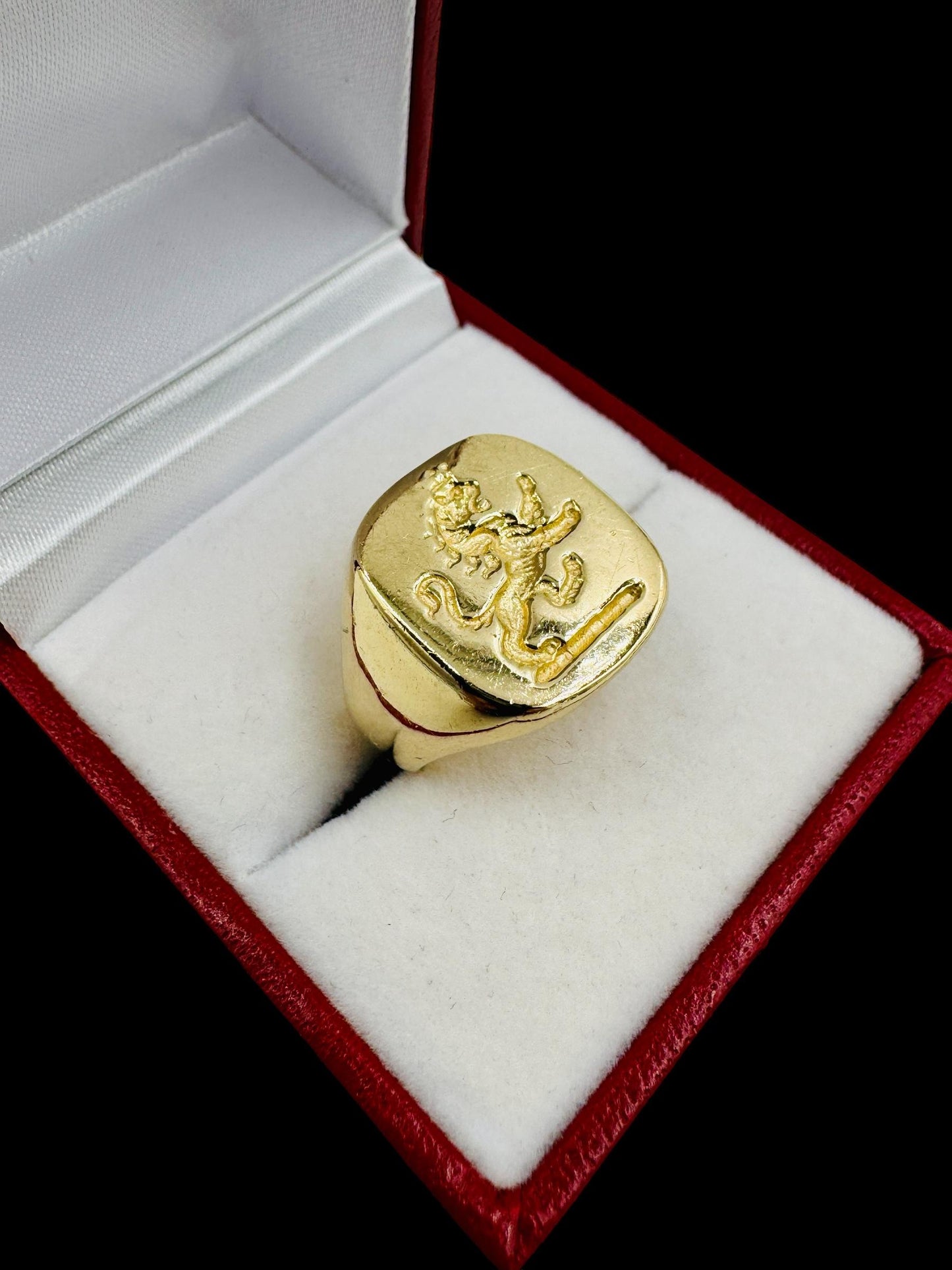 Vintage 14k Yellow gold Lion Signet Ring