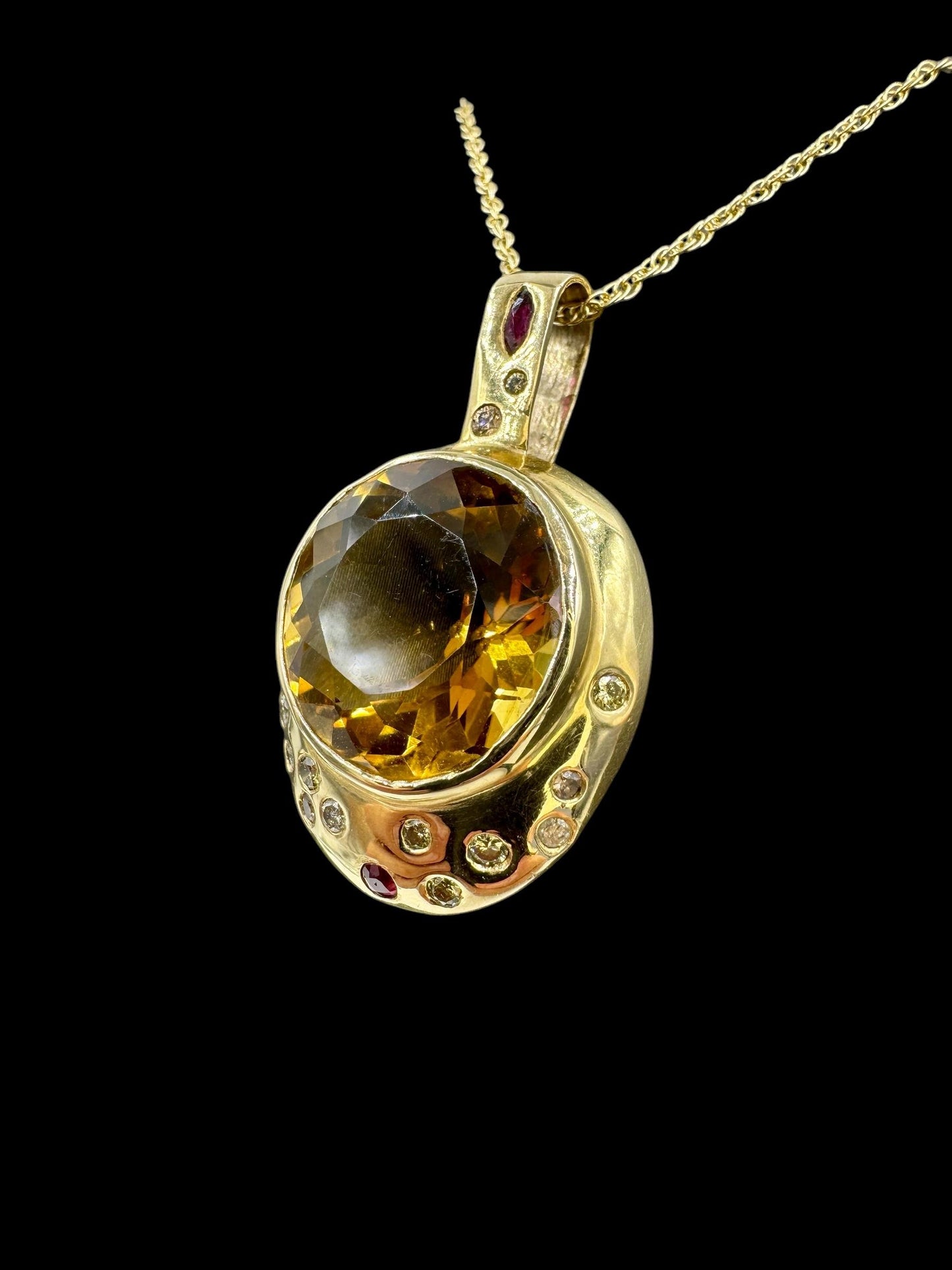 Abstract 14k Yellow gold 20.00ct Citrine and Diamond pendant Necklace