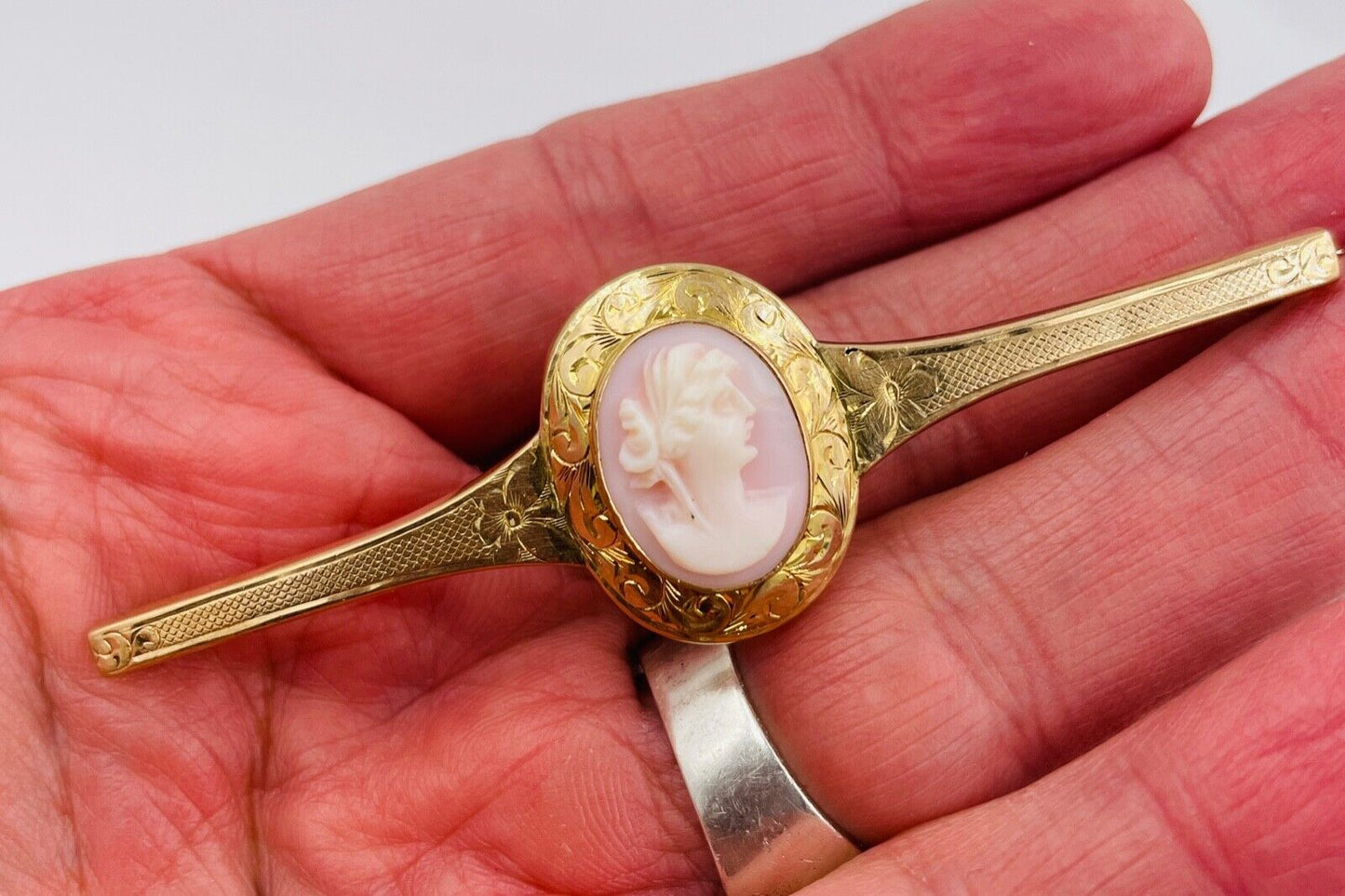 Victorian 10k Yellow Gold hand etched Cameo Pin Brooch medallion