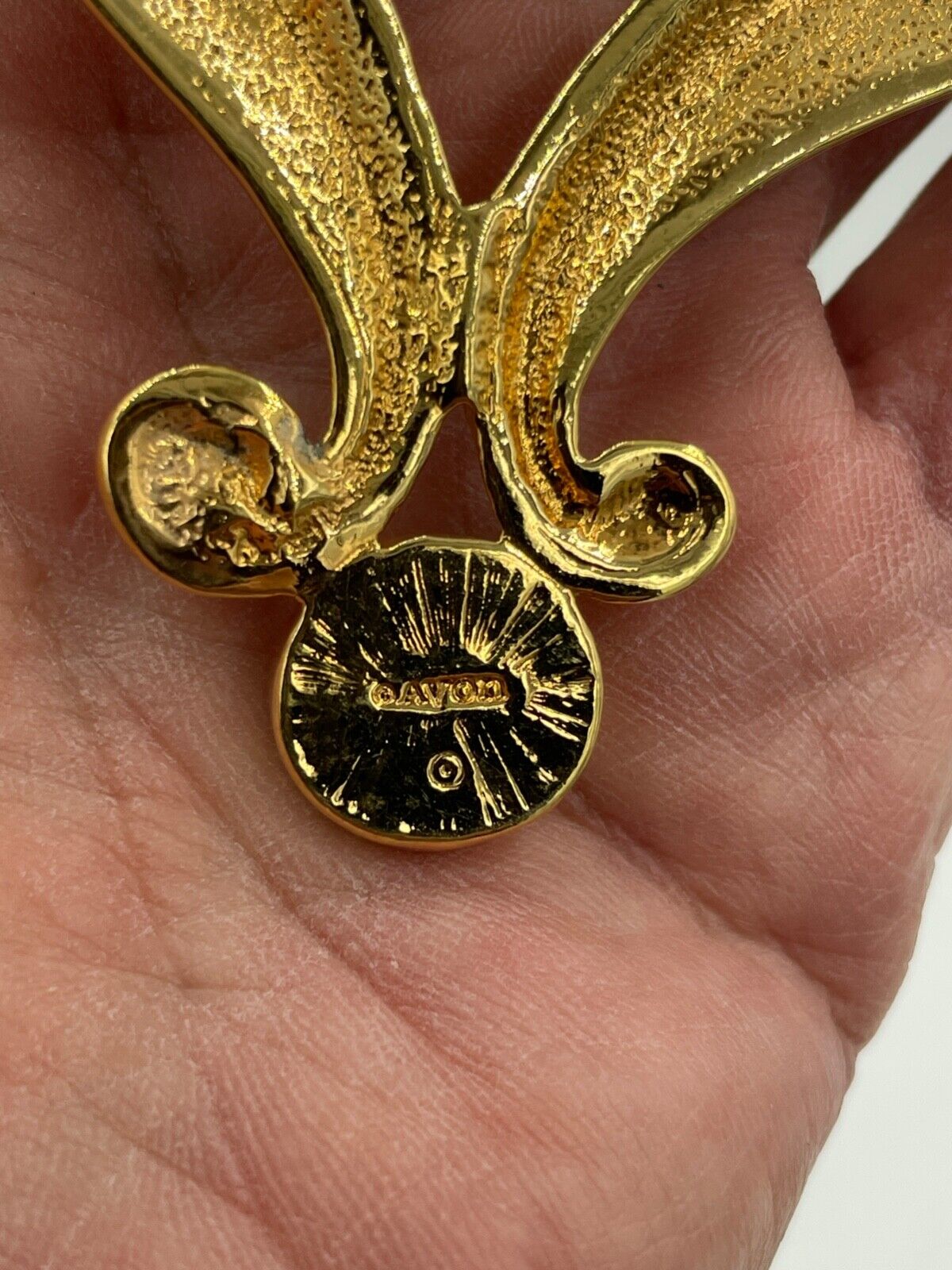 Vintage Avon Large Gold Tone & Faux Pearl Open Heart Pin Brooch