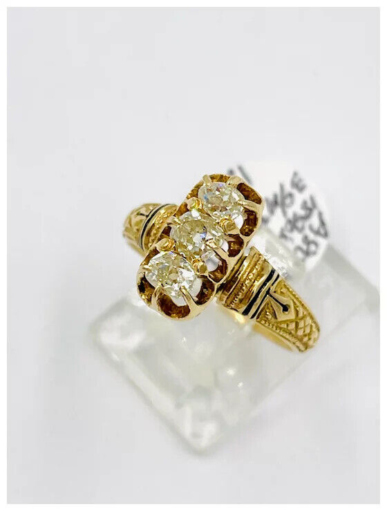 Victorian 18k Gold 3 stone Diamond ring Old Mine cut VS Diamonds Circa 1890