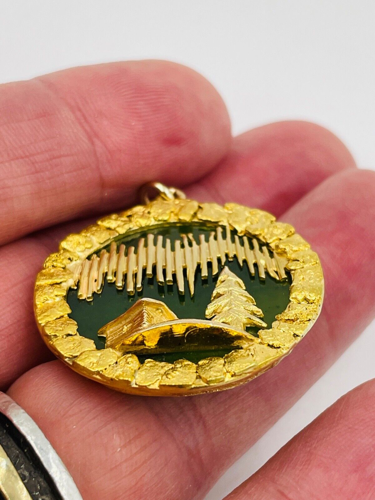 10k Yellow Gold Natural Jade Alaskan Gold Nugget Cabin Pendant Necklace