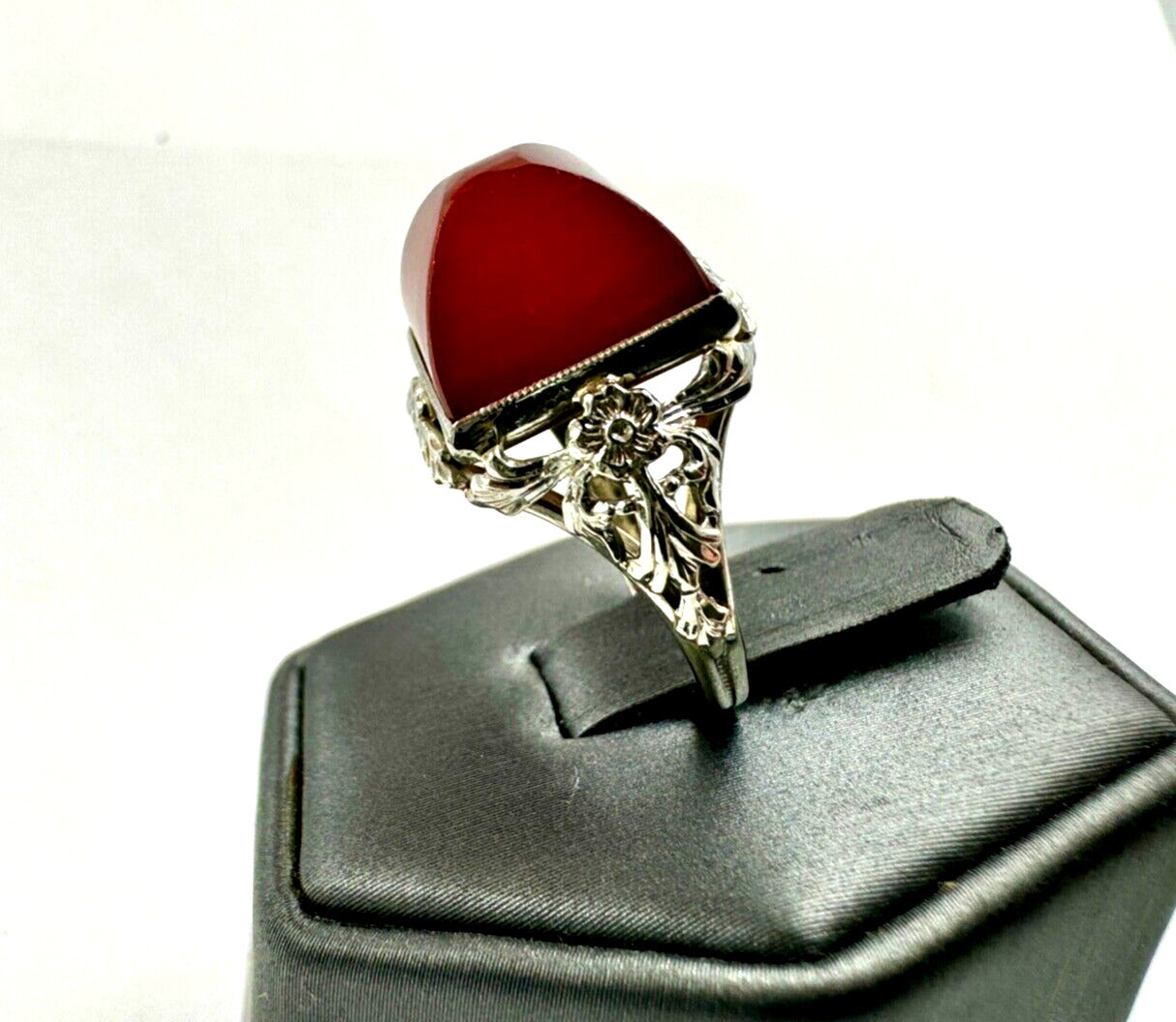 Art Deco 14K White Gold Carnelian Sugar Loaf Stone l Ring