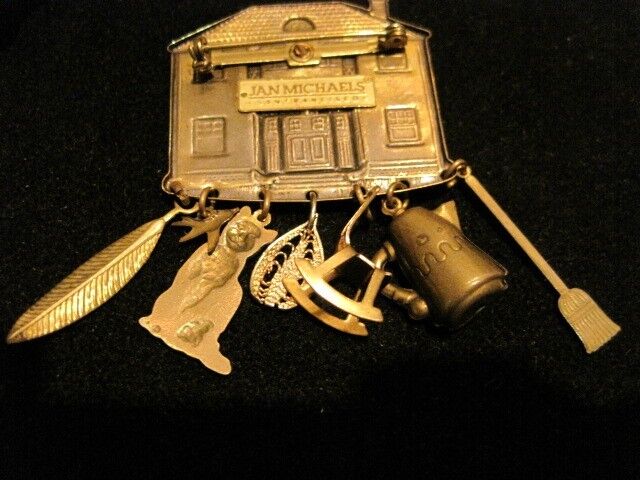 Jan Michaels San francisco House Charm Brooch pin