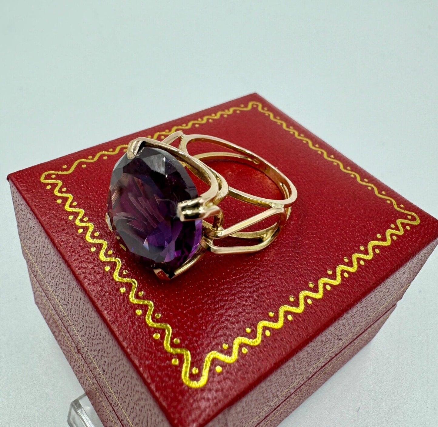 Estate 18k Yellow gold Synthetic Purple Stone Statement ring