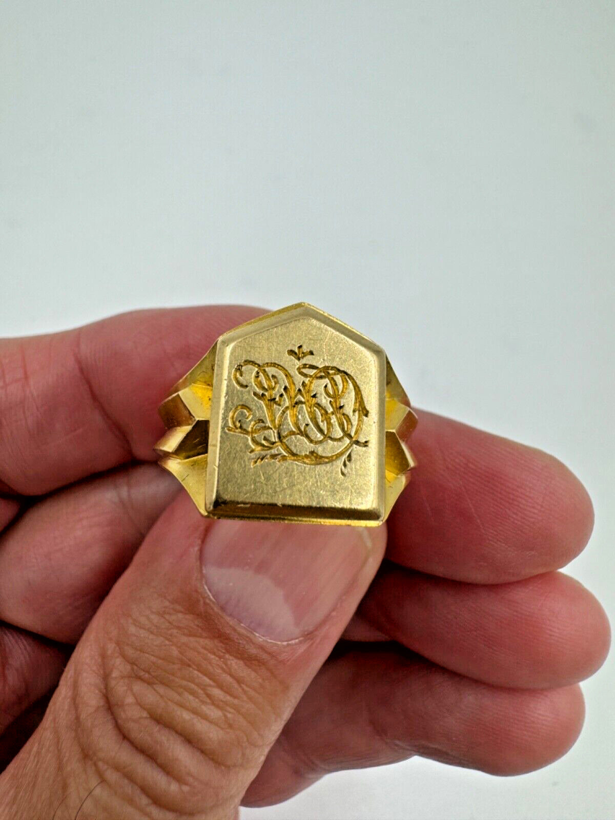 Antique English  18k Yellow Gold Men's Signet Ring Circa 1897