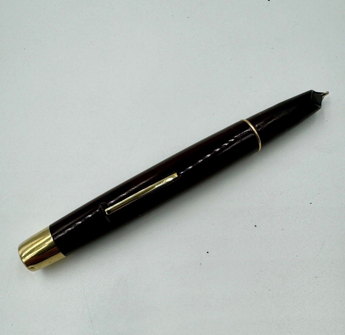 Vintage Eversharp burgundy "Fifth Avenue" 14K solid gold Ink pen