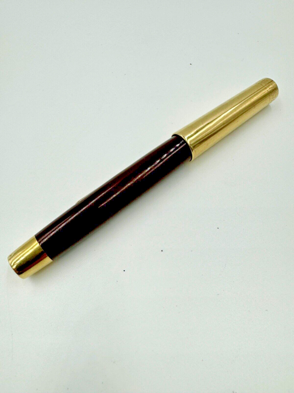 Vintage Eversharp burgundy "Fifth Avenue" 14K solid gold Ink pen