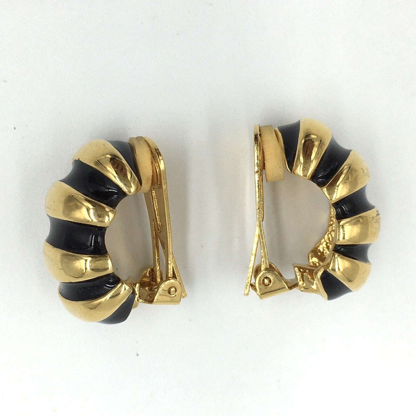 Vintage KJL Kenneth Jay Lane Black Resin Gold Tone Ribbed Clip On Earrings