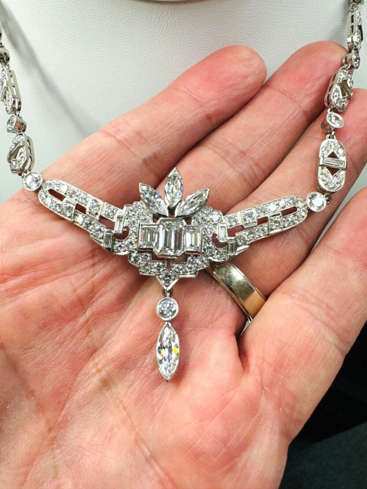 Art Deco 15.50 Carats Diamond Platinum Necklace