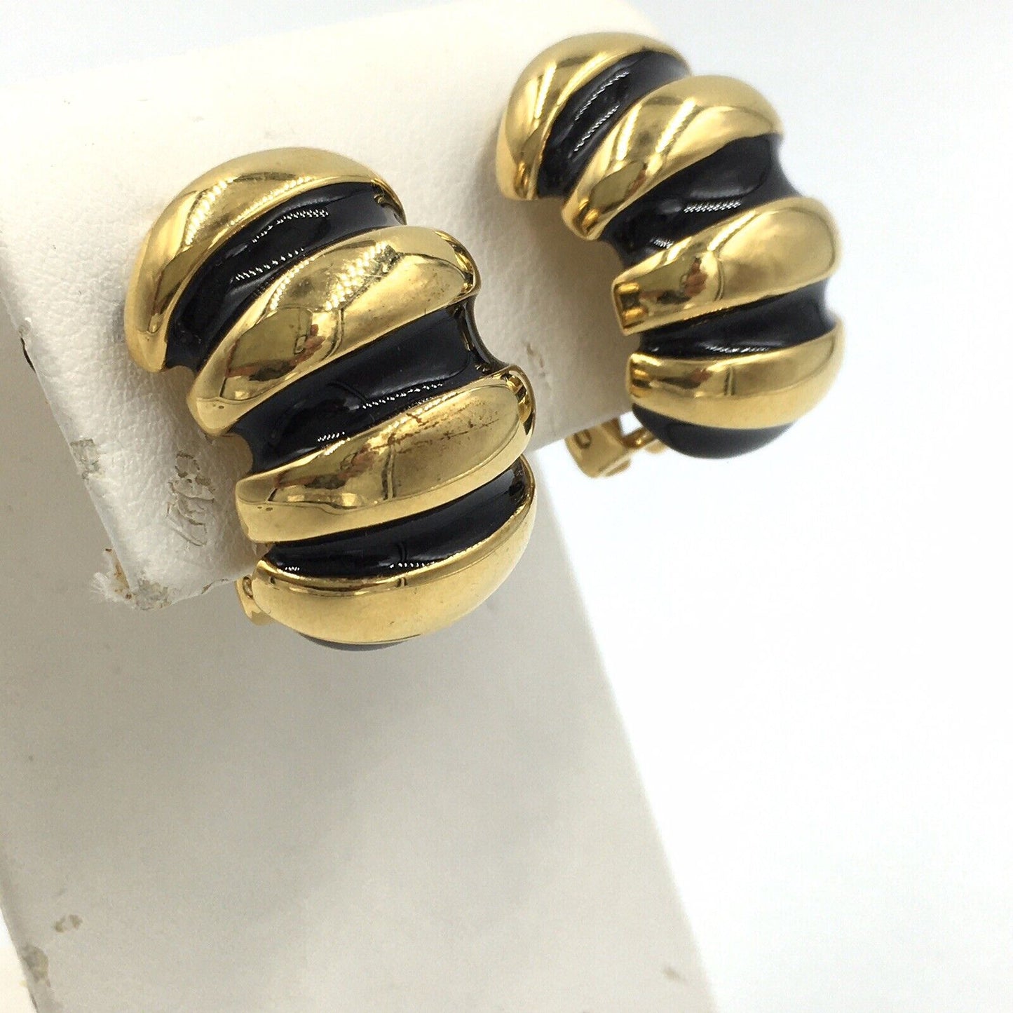 Vintage KJL Kenneth Jay Lane Black Resin Gold Tone Ribbed Clip On Earrings