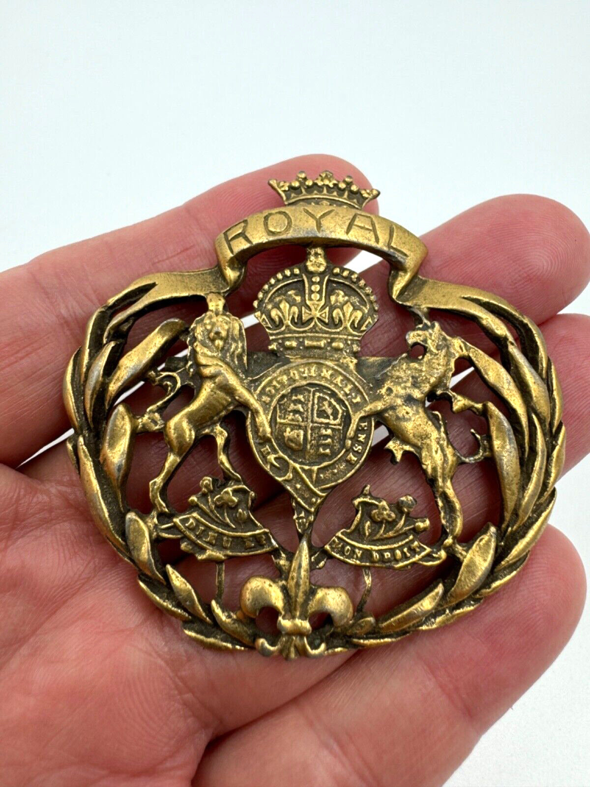 REINAD Golden Lion Crest Badge Vintage Pin Brooch