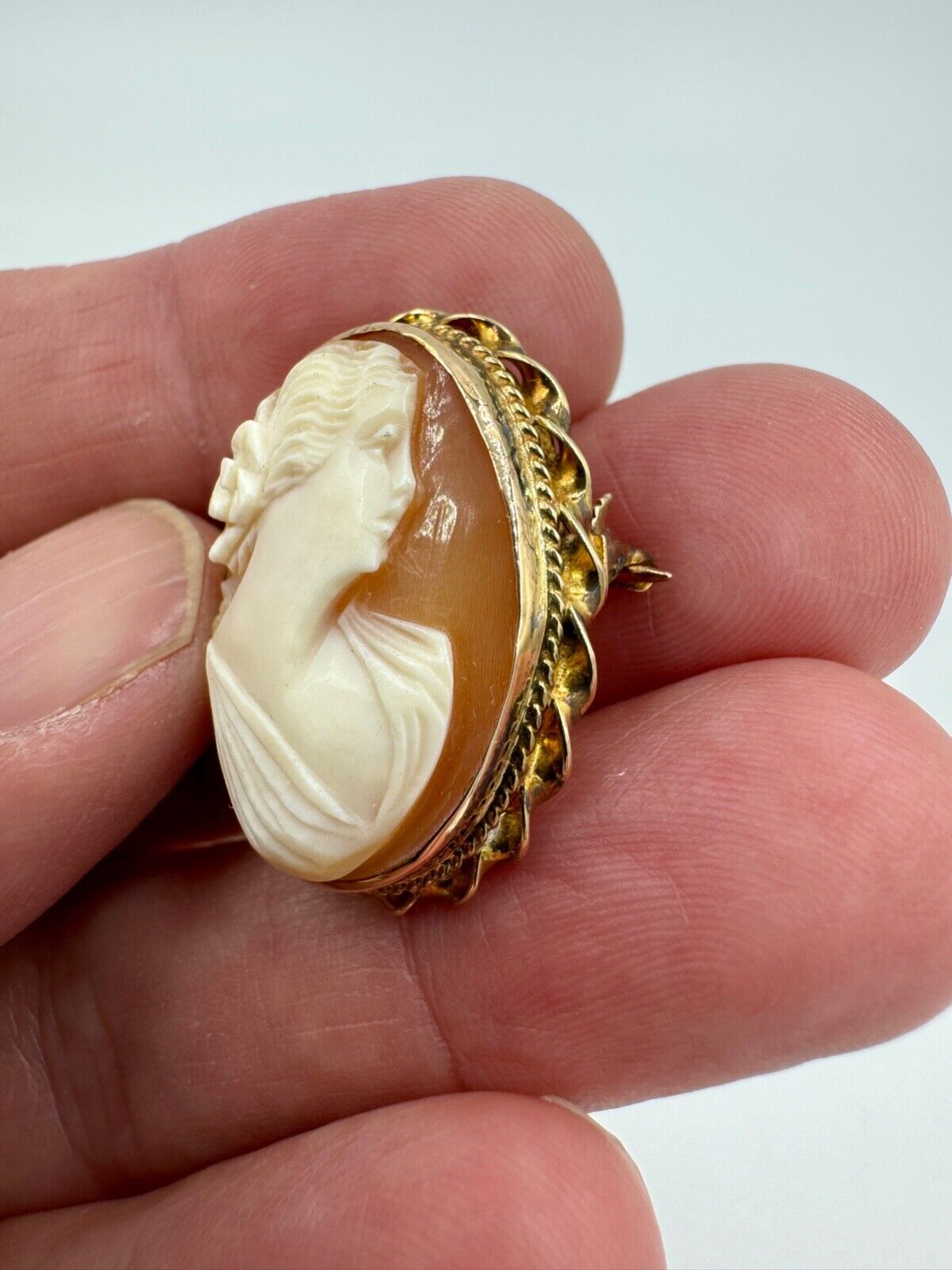 10k Yellow Gold Cameo Pin Brooch 1940's