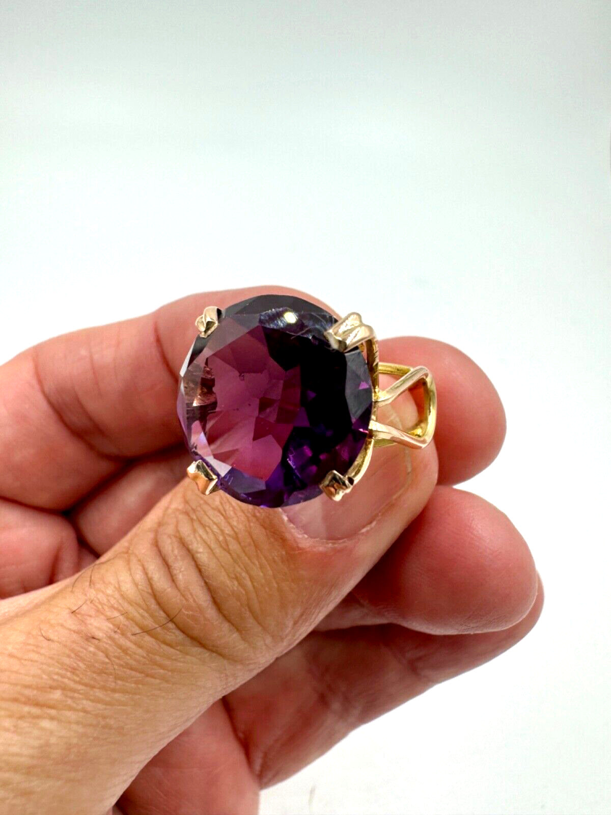 Estate 18k Yellow gold Synthetic Purple Stone Statement ring