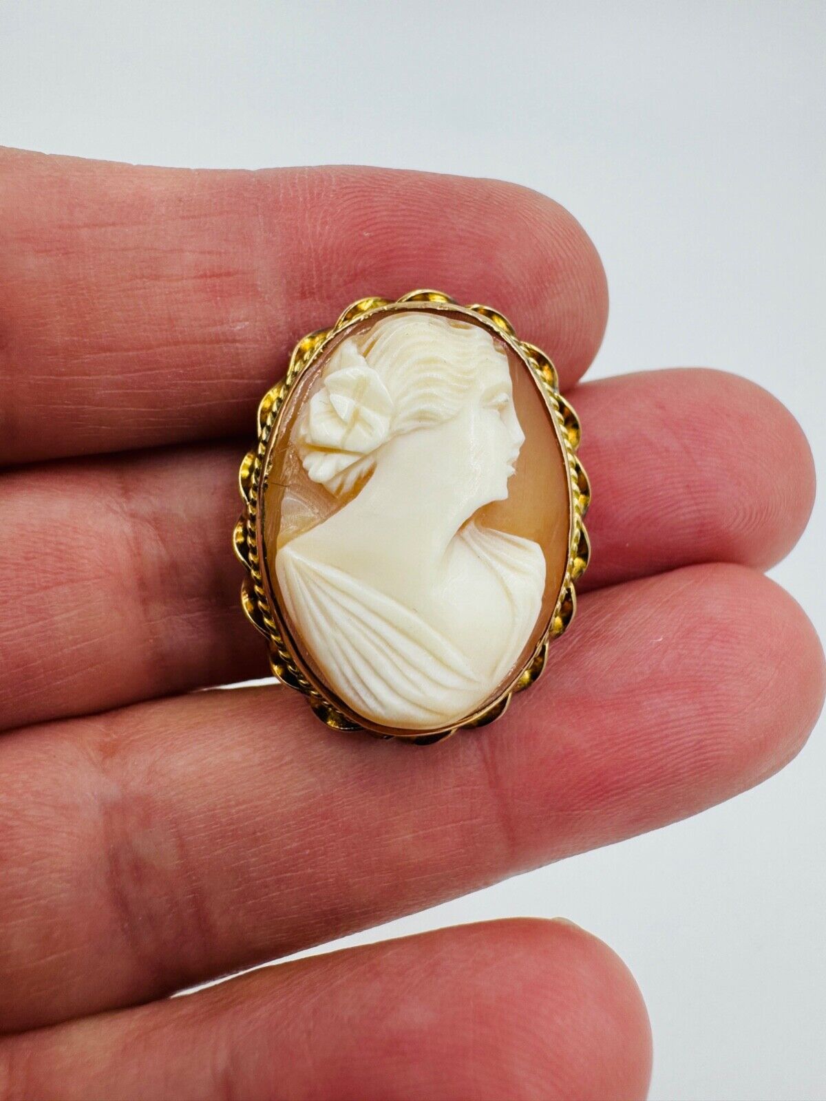 10k Yellow Gold Cameo Pin Brooch 1940's