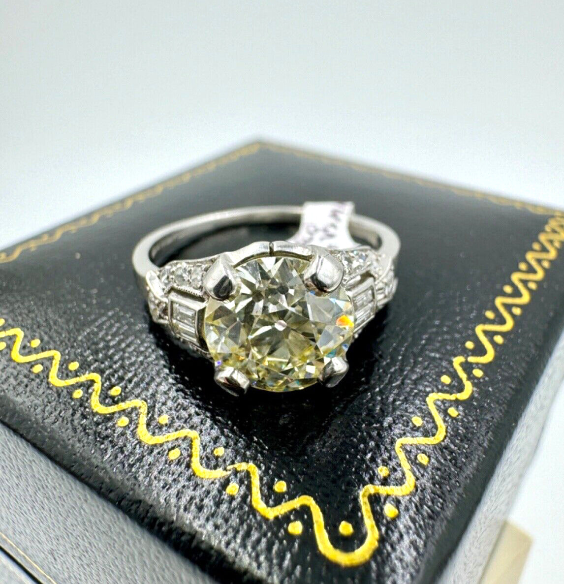 Art Deco 2.20 Carat Diamond Platinum Engagement Ring