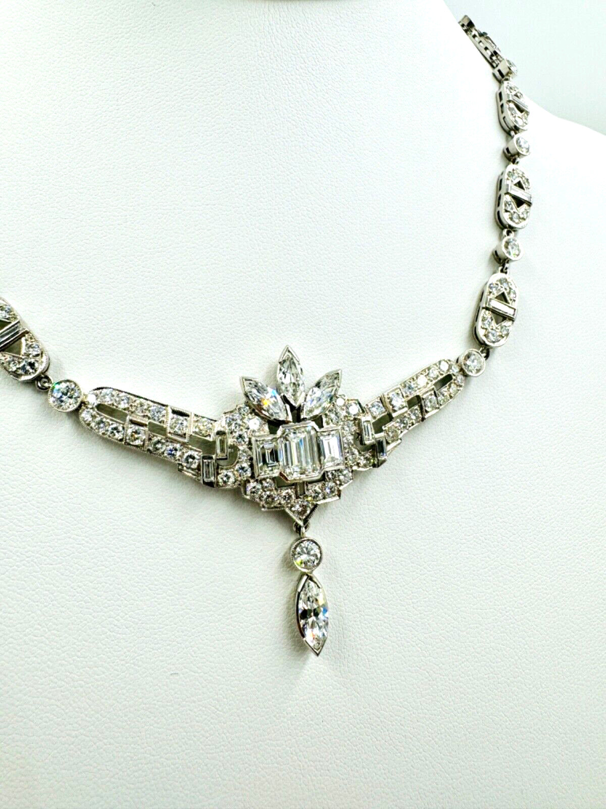 Art Deco 15.50 Carats Diamond Platinum Necklace