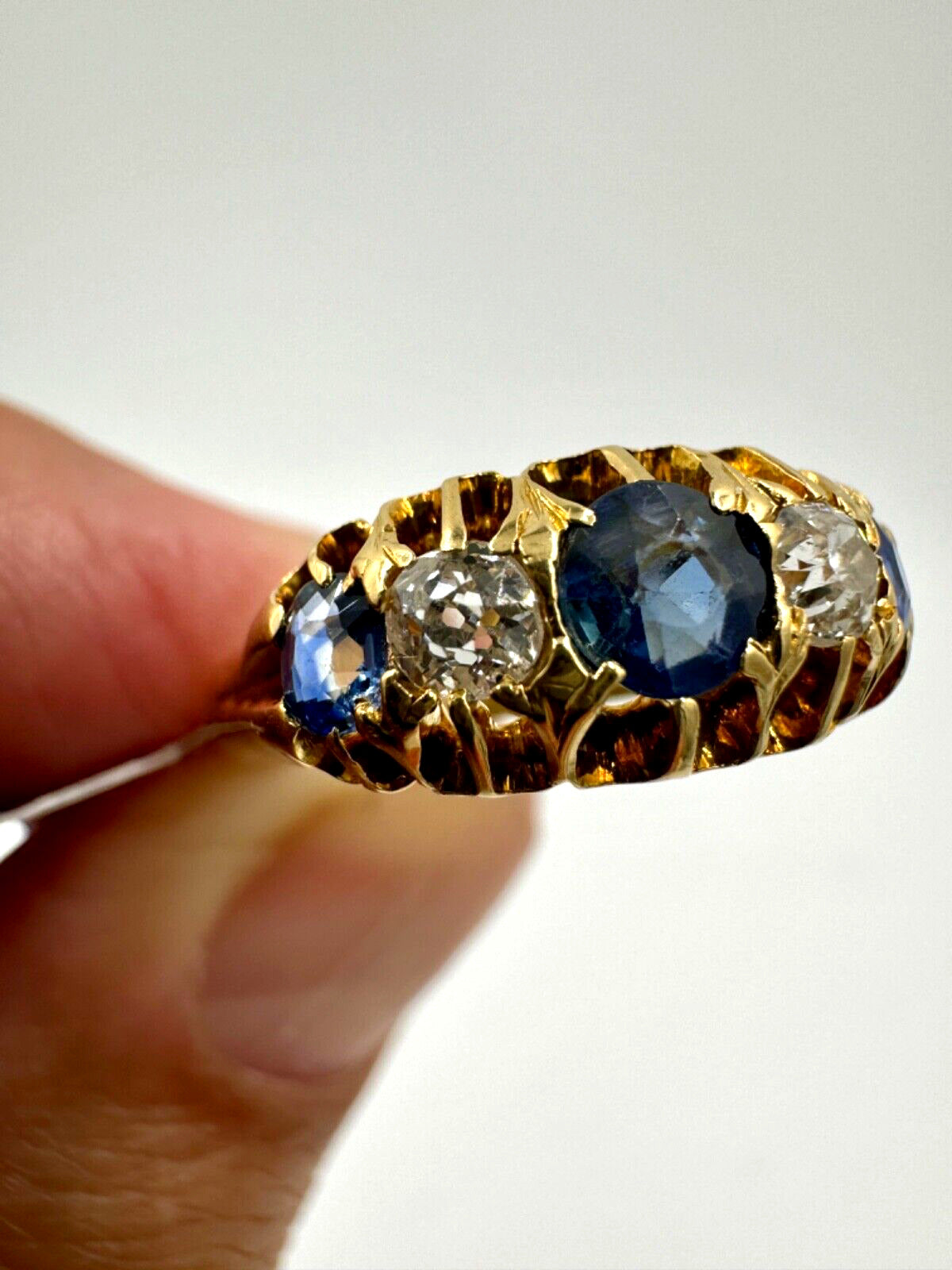 Estate Yellow Gold diamond Sapphire Ring 5 Stone