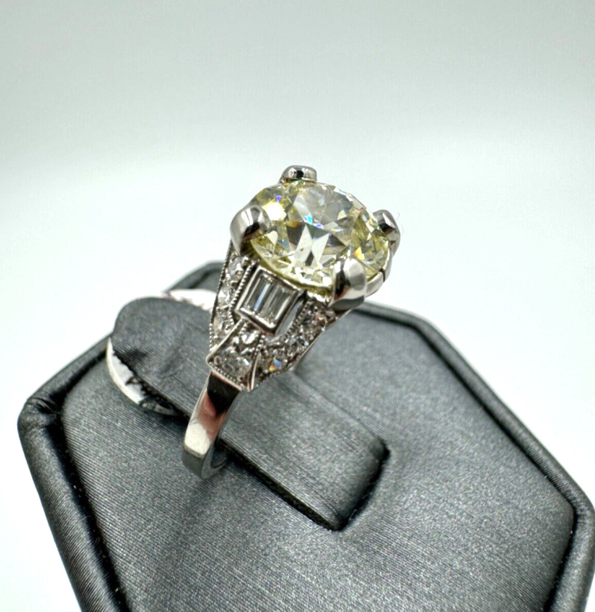 Art Deco 2.20 Carat Diamond Platinum Engagement Ring