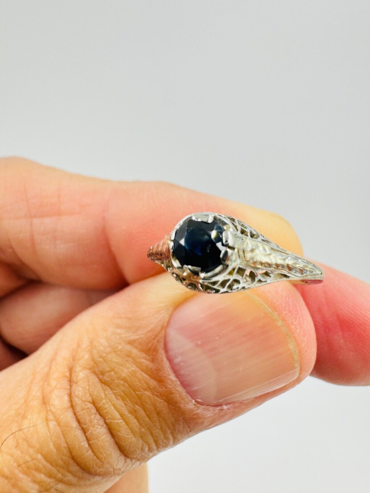 Art Deco 18K White Gold Sapphire Solitaire Filigree Ring