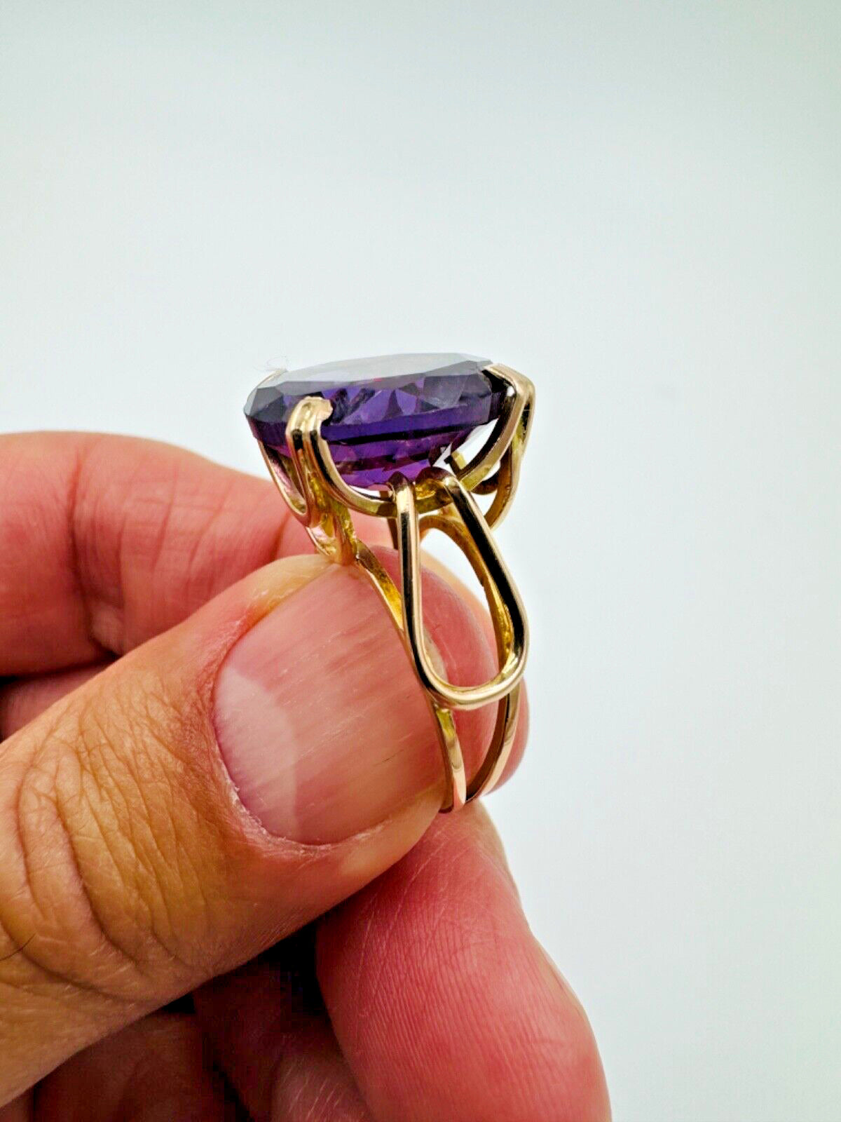 Estate 18k Yellow gold Synthetic Purple Stone Statement ring