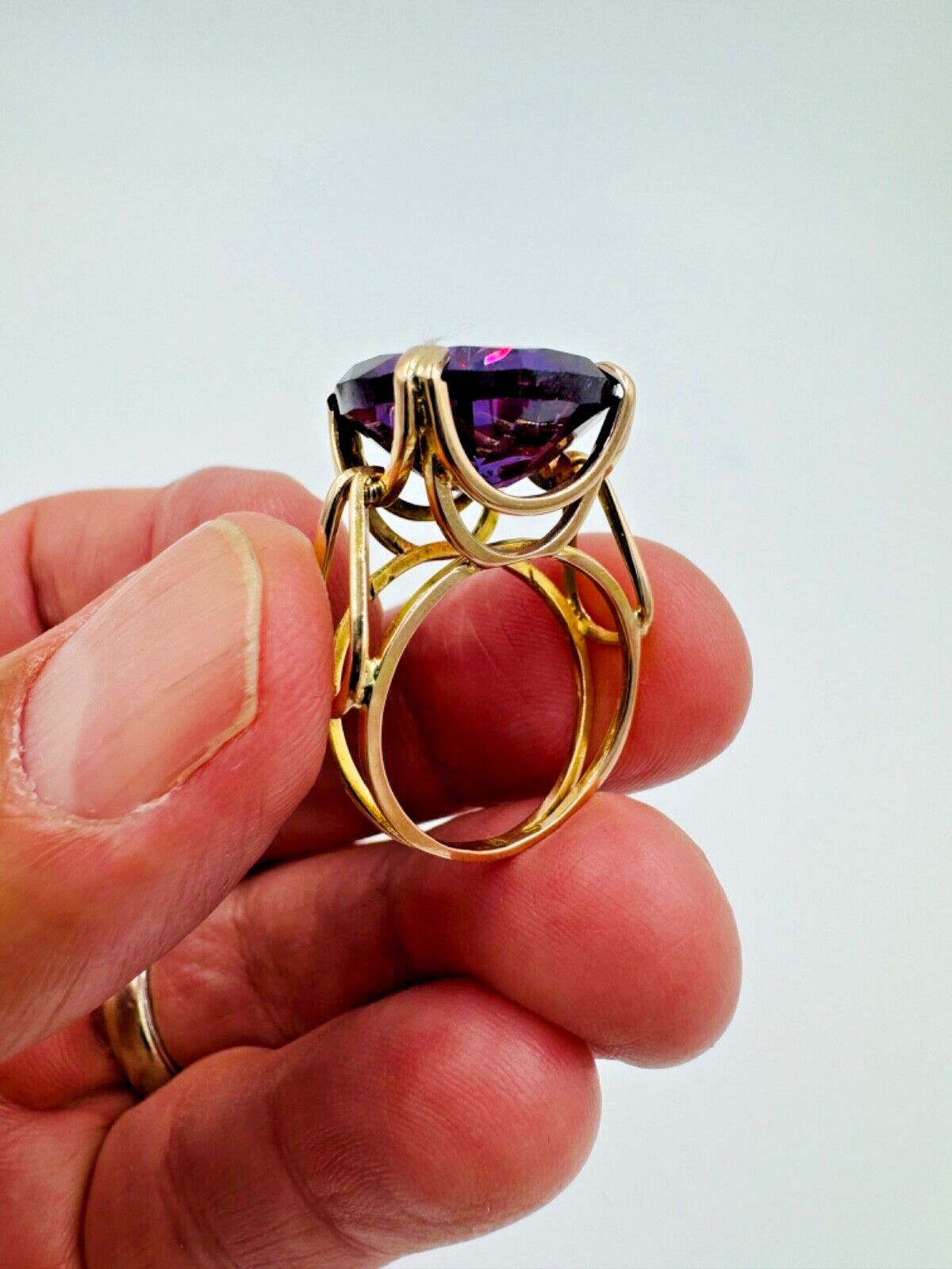 Estate 18k Yellow gold Synthetic Purple Stone Statement ring