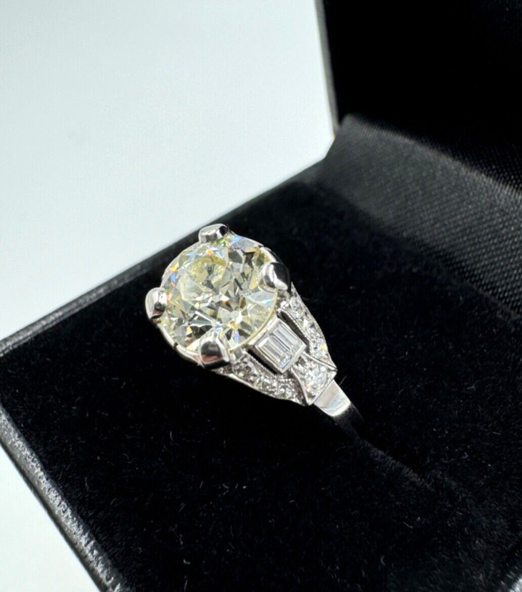 Art Deco 2.20 Carat Diamond Platinum Engagement Ring