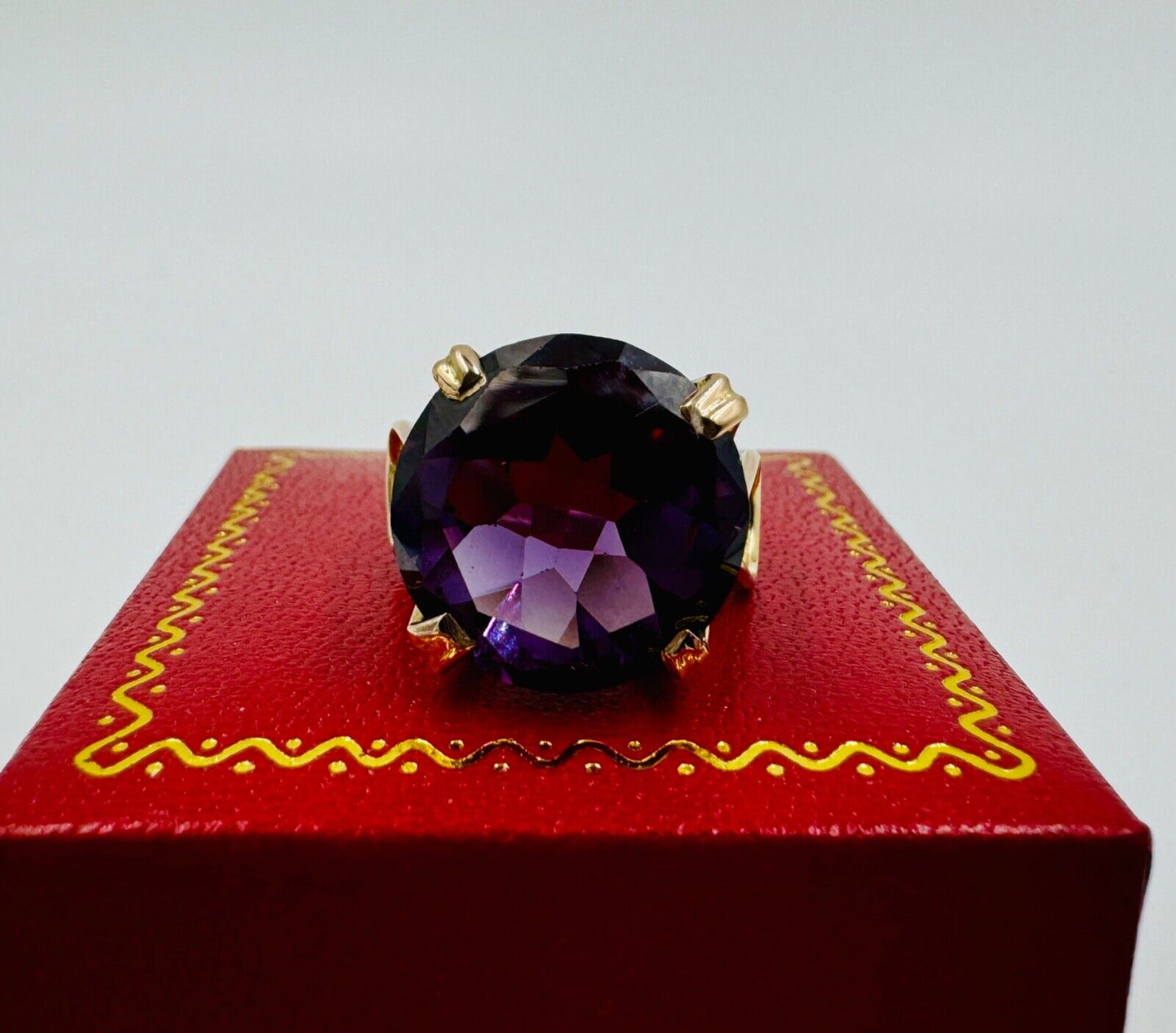 Estate 18k Yellow gold Synthetic Purple Stone Statement ring