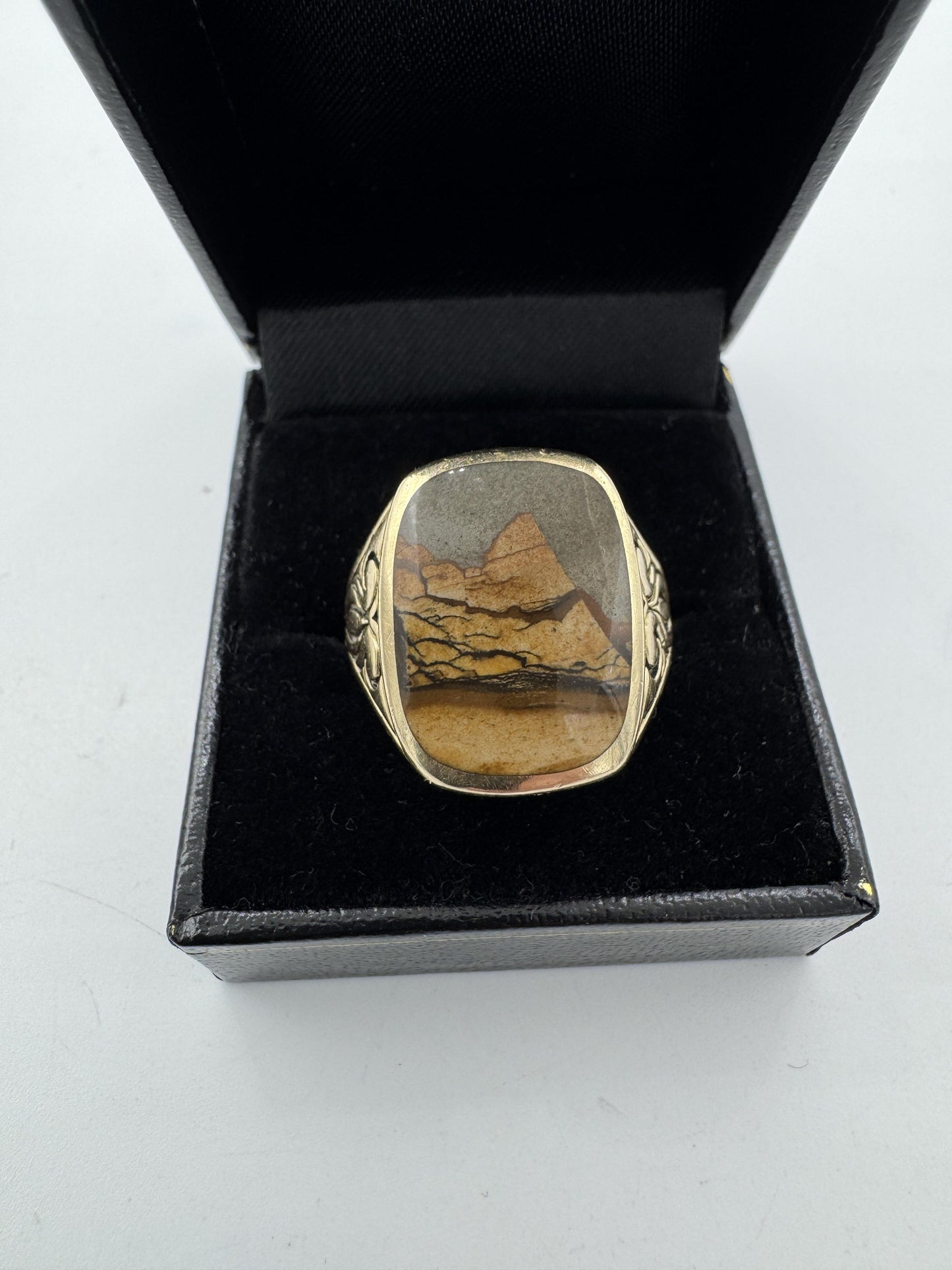 Vintage 14k yellow Gold Picture Agate Men's ring