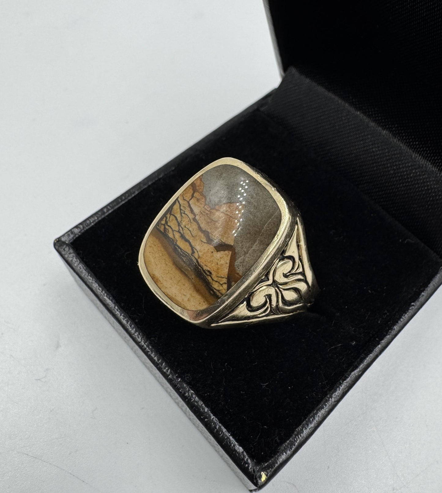 Vintage 14k yellow Gold Picture Agate Men's ring