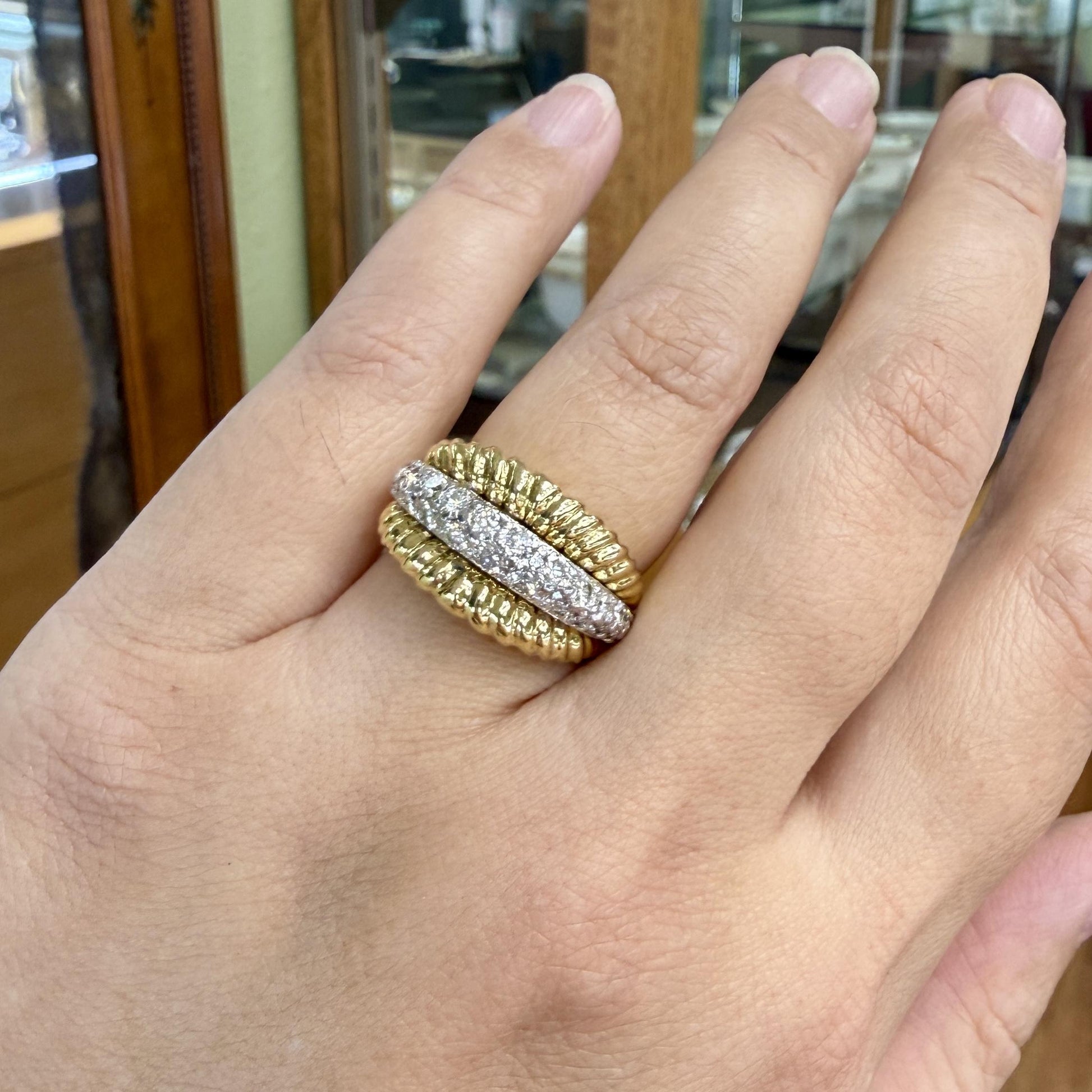 1980's Two Tone Ribbed Diamond Ring 18k